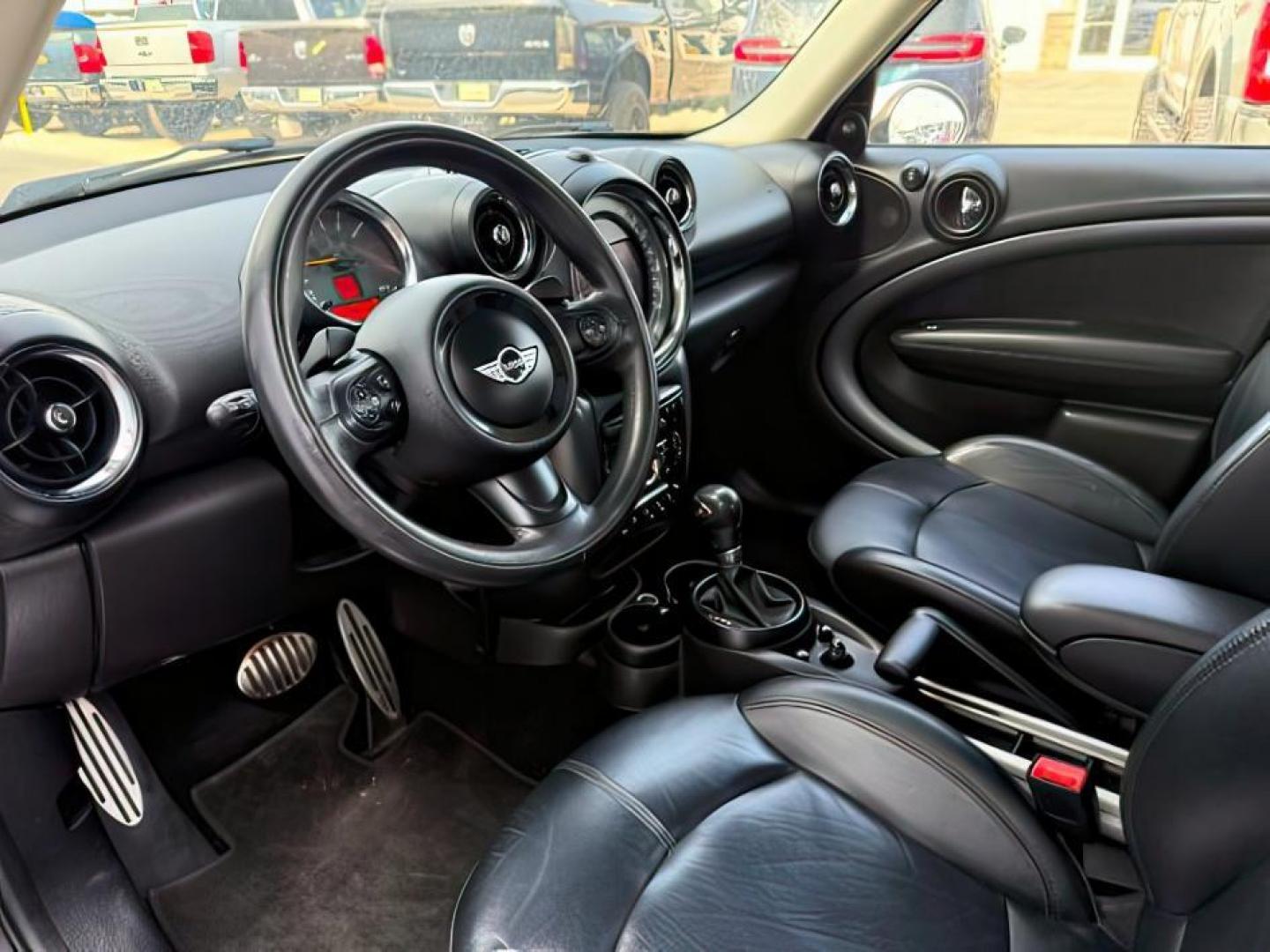 2015 Black Sport Stripes /Carbon Black Mini Countryman (WMWZC5C56FW) with an 16L I-4 gasoline direct injection engine, Automatic transmission, located at 1175 N Woodruff Ave, Idaho Falls, ID, 83401, 43.506901, -111.999657 - At Timberline Auto, finding a great deal on your next vehicle is always easy! Our experienced sales staff's goal is to help find you the right vehicle at the right price! Our knowledgeable finance department has options for almost any credit score. We offer extended service contract options to prote - Photo#9