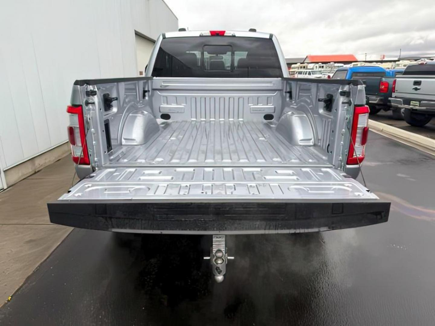 2022 Iconic Silver Metallic /Black Ford F-150 (1FTFW1E83NF) with an 35L V-6 portdirect injection engine, Automatic transmission, located at 1175 N Woodruff Ave, Idaho Falls, ID, 83401, 43.506901, -111.999657 - At Timberline Auto, finding a great deal on your next vehicle is always easy! Our experienced sales staff's goal is to help find you the right vehicle at the right price! Our knowledgeable finance department has options for almost any credit score. We offer extended service contract options to prote - Photo#4