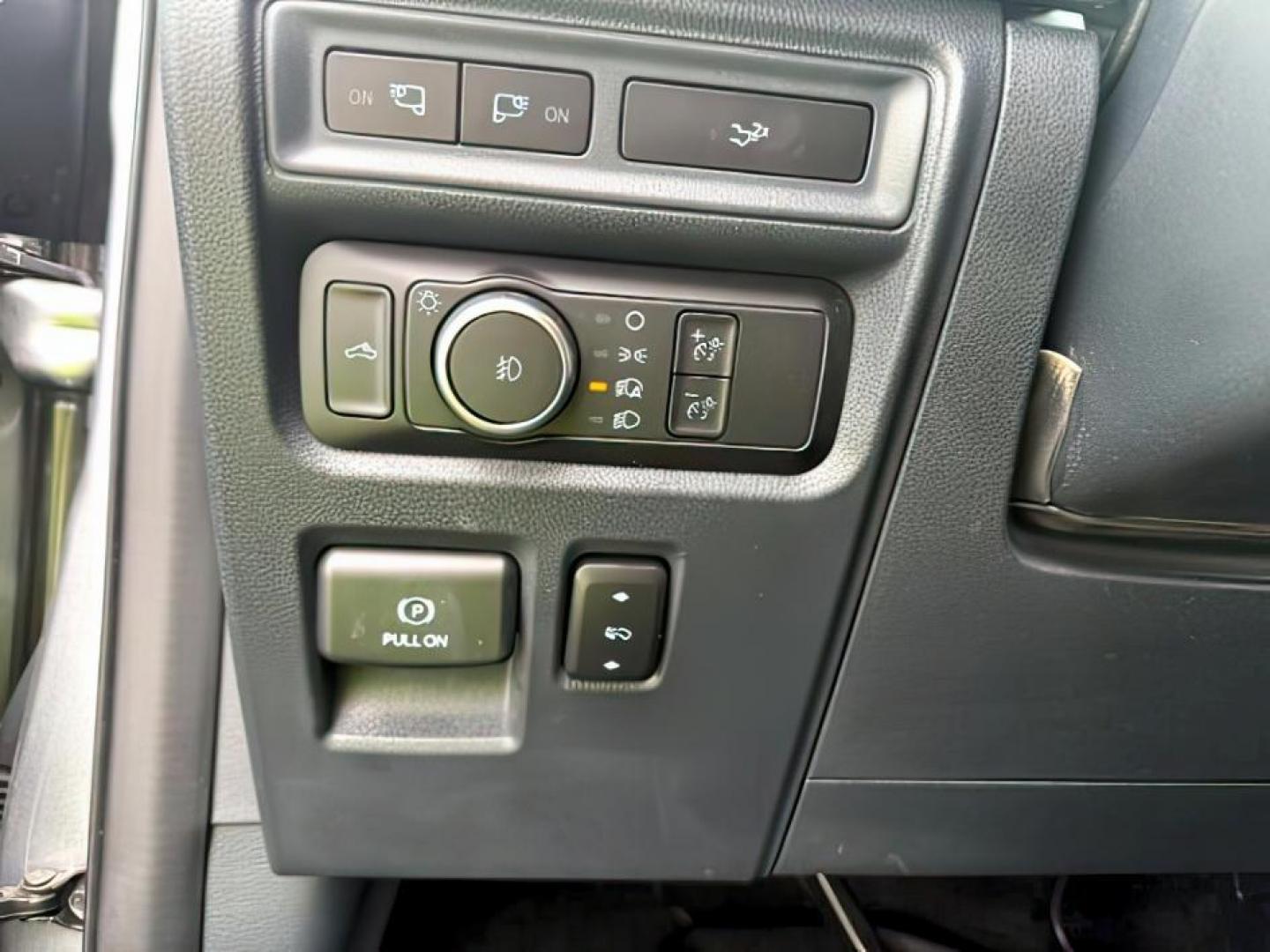 2022 Iconic Silver Metallic /Black Ford F-150 (1FTFW1E83NF) with an 35L V-6 portdirect injection engine, Automatic transmission, located at 1175 N Woodruff Ave, Idaho Falls, ID, 83401, 43.506901, -111.999657 - At Timberline Auto, finding a great deal on your next vehicle is always easy! Our experienced sales staff's goal is to help find you the right vehicle at the right price! Our knowledgeable finance department has options for almost any credit score. We offer extended service contract options to prote - Photo#16
