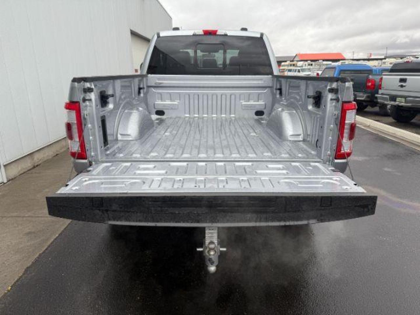 2022 Iconic Silver Metallic /Black Ford F-150 LARIAT (1FTFW1E83NF) with an 3.5L V-6 port/direct injection engine, AUTOMATIC transmission, located at 1235 N Woodruff Ave., Idaho Falls, 83401, (208) 523-1053, 43.507172, -112.000488 - At Timberline Auto, finding a great deal on your next vehicle is always easy! Our experienced sales staff's goal is to help find you the right vehicle at the right price! Our knowledgeable finance department has options for almost any credit score. We offer extended service contract options to prote - Photo#4