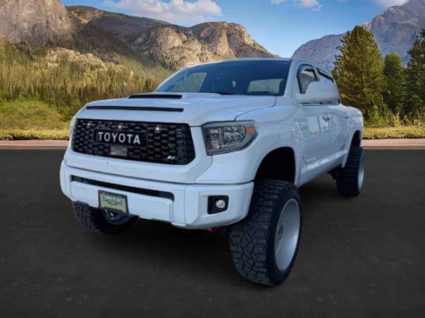 2018 Super White /Black Toyota Tundra SR5 5.7L V8 (5TFDY5F11JX) with an I-FORCE 5.7L V-8 DOHC engine, AUTOMATIC transmission, located at 1235 N Woodruff Ave., Idaho Falls, 83401, (208) 523-1053, 43.507172, -112.000488 - At Timberline Auto, finding a great deal on your next vehicle is always easy! Our experienced sales staff's goal is to help find you the right vehicle at the right price! Our knowledgeable finance department has options for almost any credit score. We offer extended service contract options to prote - Photo#0