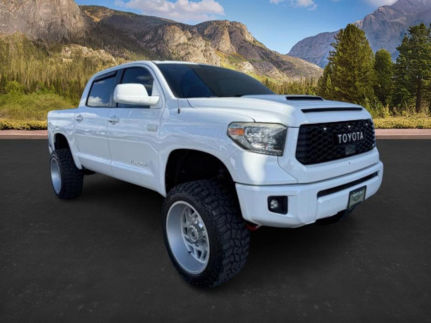 2018 Super White /Black Toyota Tundra SR5 5.7L V8 (5TFDY5F11JX) with an I-FORCE 5.7L V-8 DOHC engine, AUTOMATIC transmission, located at 1235 N Woodruff Ave., Idaho Falls, 83401, (208) 523-1053, 43.507172, -112.000488 - At Timberline Auto, finding a great deal on your next vehicle is always easy! Our experienced sales staff's goal is to help find you the right vehicle at the right price! Our knowledgeable finance department has options for almost any credit score. We offer extended service contract options to prote - Photo#7