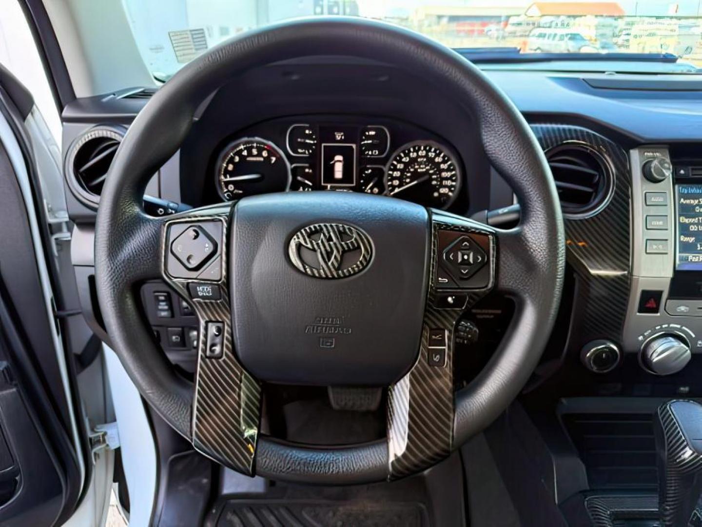 2018 Super White /Black Toyota Tundra SR5 5.7L V8 (5TFDY5F11JX) with an I-FORCE 5.7L V-8 DOHC engine, AUTOMATIC transmission, located at 1235 N Woodruff Ave., Idaho Falls, 83401, (208) 523-1053, 43.507172, -112.000488 - At Timberline Auto, finding a great deal on your next vehicle is always easy! Our experienced sales staff's goal is to help find you the right vehicle at the right price! Our knowledgeable finance department has options for almost any credit score. We offer extended service contract options to prote - Photo#12