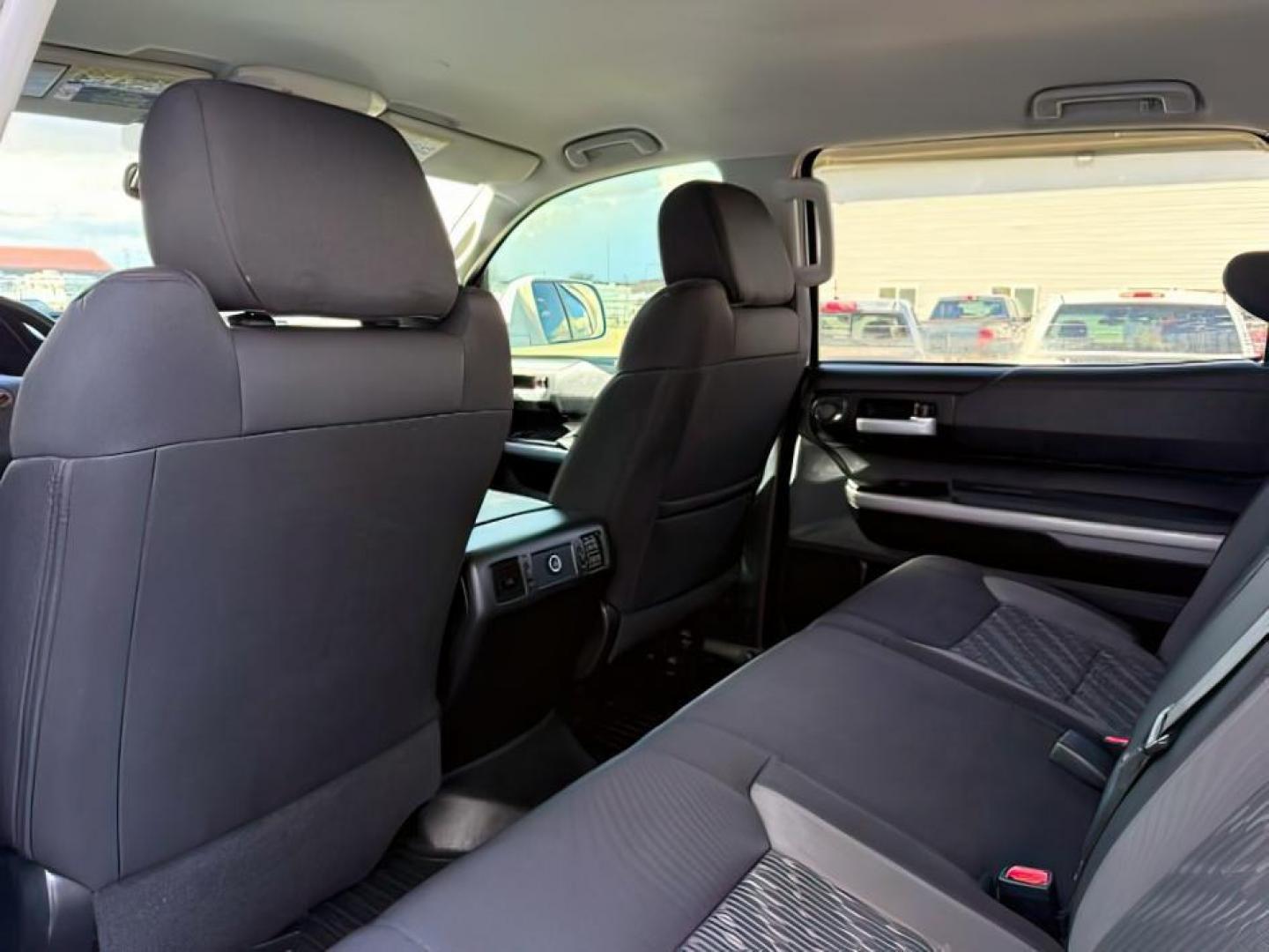 2018 Super White /Black Toyota Tundra SR5 5.7L V8 (5TFDY5F11JX) with an I-FORCE 5.7L V-8 DOHC engine, AUTOMATIC transmission, located at 1235 N Woodruff Ave., Idaho Falls, 83401, (208) 523-1053, 43.507172, -112.000488 - At Timberline Auto, finding a great deal on your next vehicle is always easy! Our experienced sales staff's goal is to help find you the right vehicle at the right price! Our knowledgeable finance department has options for almost any credit score. We offer extended service contract options to prote - Photo#19