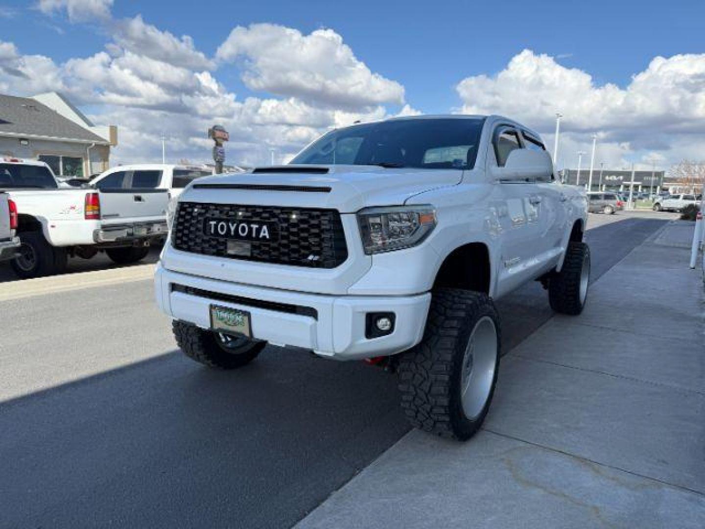 2018 Super White /Black Toyota Tundra SR5 5.7L V8 (5TFDY5F11JX) with an I-FORCE 5.7L V-8 DOHC engine, AUTOMATIC transmission, located at 1235 N Woodruff Ave., Idaho Falls, 83401, (208) 523-1053, 43.507172, -112.000488 - At Timberline Auto, finding a great deal on your next vehicle is always easy! Our experienced sales staff's goal is to help find you the right vehicle at the right price! Our knowledgeable finance department has options for almost any credit score. We offer extended service contract options to prote - Photo#0