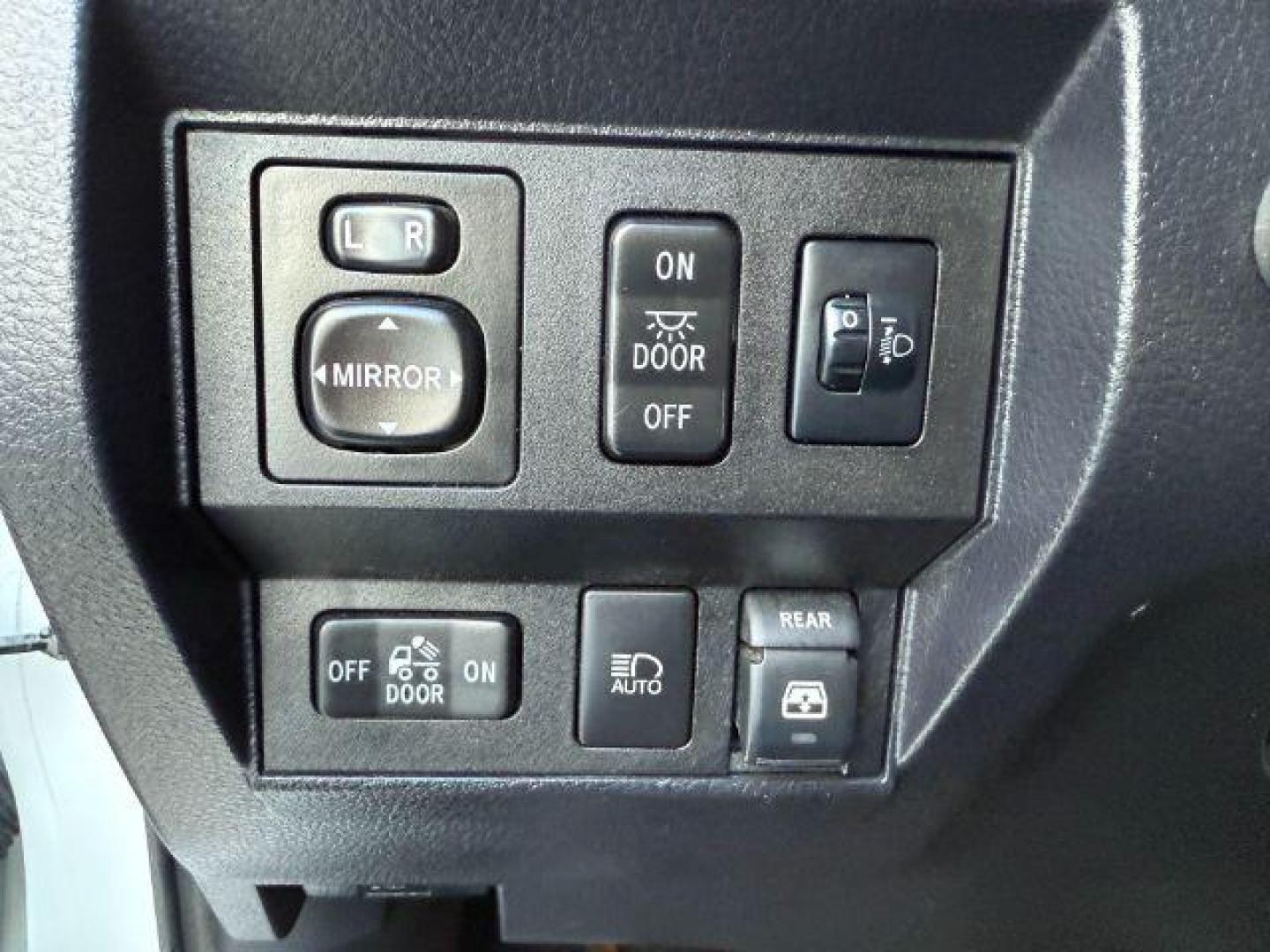 2018 Super White /Black Toyota Tundra SR5 5.7L V8 (5TFDY5F11JX) with an I-FORCE 5.7L V-8 DOHC engine, AUTOMATIC transmission, located at 1235 N Woodruff Ave., Idaho Falls, 83401, (208) 523-1053, 43.507172, -112.000488 - At Timberline Auto, finding a great deal on your next vehicle is always easy! Our experienced sales staff's goal is to help find you the right vehicle at the right price! Our knowledgeable finance department has options for almost any credit score. We offer extended service contract options to prote - Photo#15