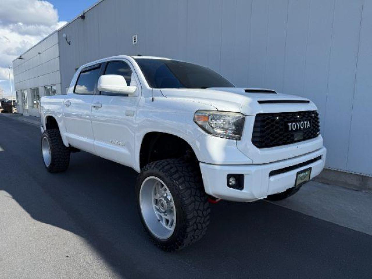 2018 Super White /Black Toyota Tundra SR5 5.7L V8 (5TFDY5F11JX) with an I-FORCE 5.7L V-8 DOHC engine, AUTOMATIC transmission, located at 1235 N Woodruff Ave., Idaho Falls, 83401, (208) 523-1053, 43.507172, -112.000488 - At Timberline Auto, finding a great deal on your next vehicle is always easy! Our experienced sales staff's goal is to help find you the right vehicle at the right price! Our knowledgeable finance department has options for almost any credit score. We offer extended service contract options to prote - Photo#7
