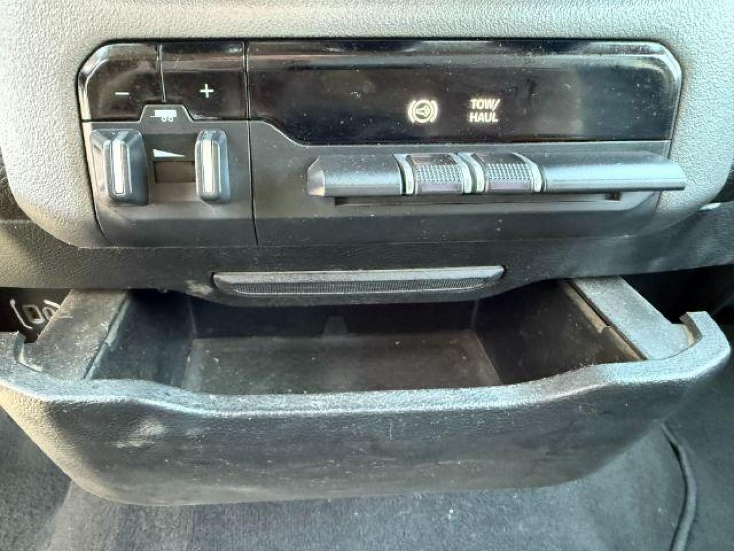 2020 Bright White Clearcoat /Diesel Gray/Black Ram 2500 Big Horn Crew Cab 4X4 6'4 Box (3C6UR5DL5LG) with an Cummins 6.7L I-6 diesel direct injection engine, AUTOMATIC transmission, located at 1235 N Woodruff Ave., Idaho Falls, 83401, (208) 523-1053, 43.507172, -112.000488 - At Timberline Auto, finding a great deal on your next vehicle is always easy! Our experienced sales staff's goal is to help find you the right vehicle at the right price! Our knowledgeable finance department has options for almost any credit score. We offer extended service contract options to prote - Photo#17