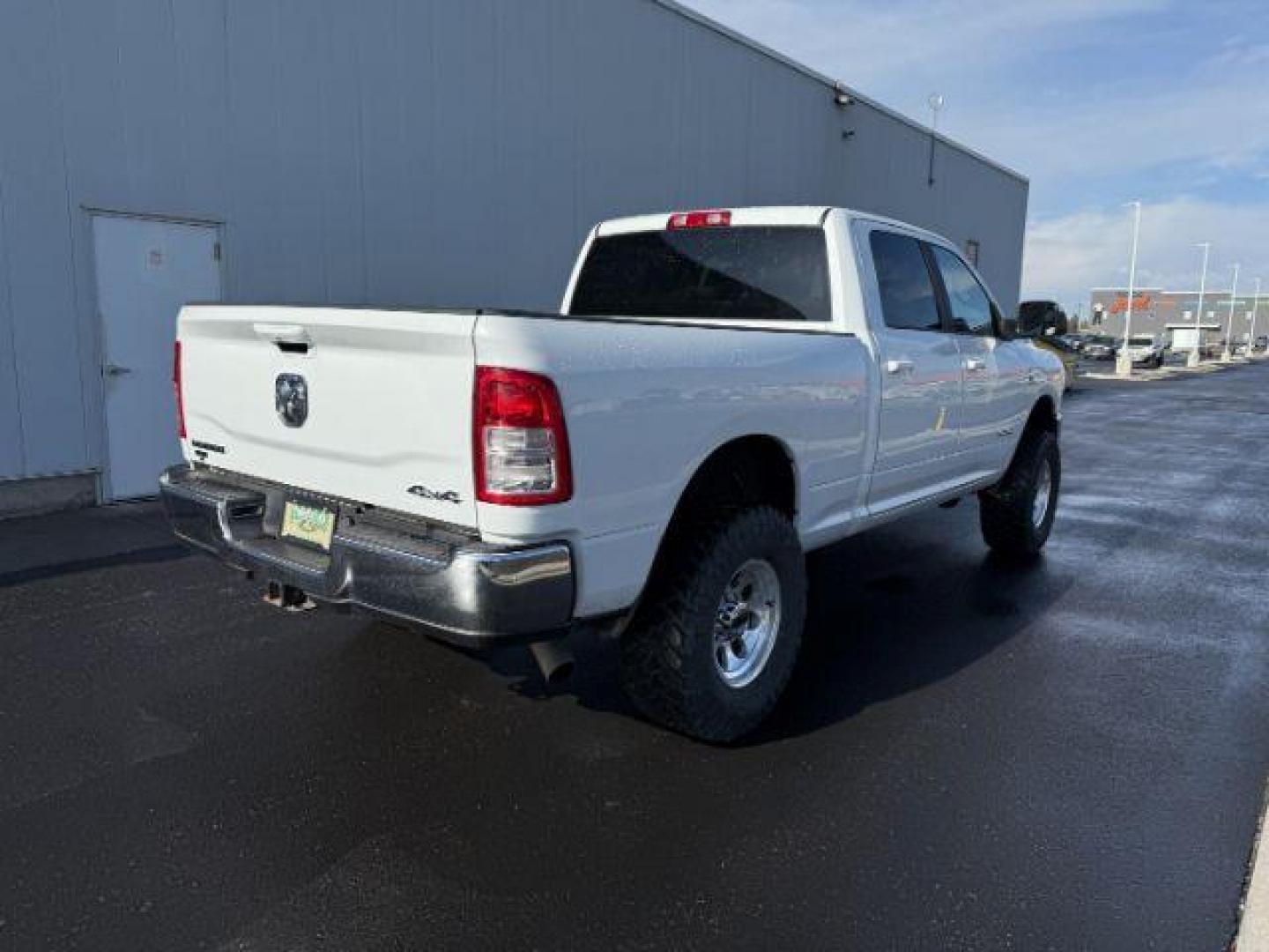 2020 Bright White Clearcoat /Diesel Gray/Black Ram 2500 Big Horn Crew Cab 4X4 6'4 Box (3C6UR5DL5LG) with an Cummins 6.7L I-6 diesel direct injection engine, AUTOMATIC transmission, located at 1235 N Woodruff Ave., Idaho Falls, 83401, (208) 523-1053, 43.507172, -112.000488 - At Timberline Auto, finding a great deal on your next vehicle is always easy! Our experienced sales staff's goal is to help find you the right vehicle at the right price! Our knowledgeable finance department has options for almost any credit score. We offer extended service contract options to prote - Photo#5