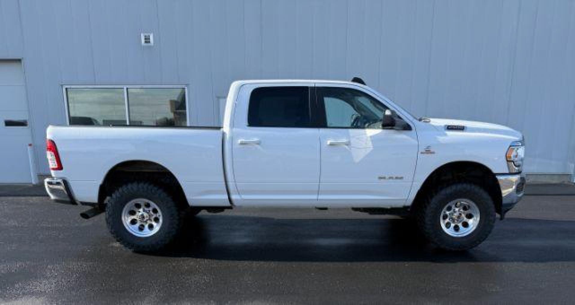 2020 Bright White Clearcoat /Diesel Gray/Black Ram 2500 Big Horn Crew Cab 4X4 6'4 Box (3C6UR5DL5LG) with an Cummins 6.7L I-6 diesel direct injection engine, AUTOMATIC transmission, located at 1235 N Woodruff Ave., Idaho Falls, 83401, (208) 523-1053, 43.507172, -112.000488 - At Timberline Auto, finding a great deal on your next vehicle is always easy! Our experienced sales staff's goal is to help find you the right vehicle at the right price! Our knowledgeable finance department has options for almost any credit score. We offer extended service contract options to prote - Photo#6