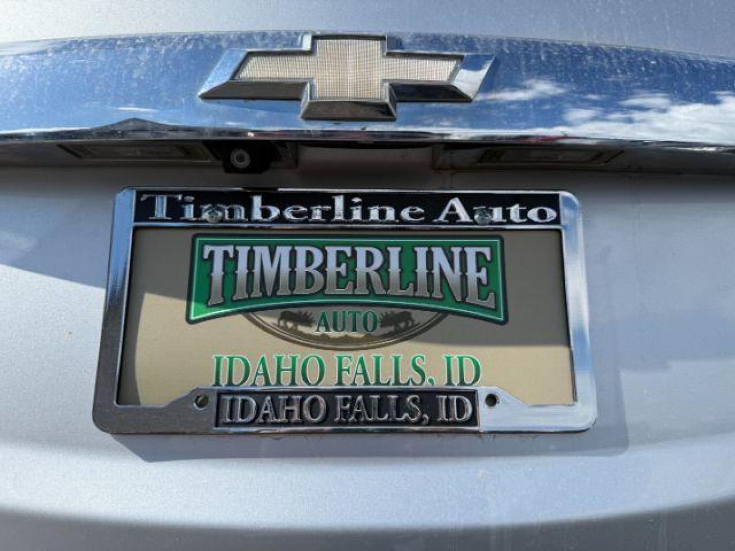 2014 Silver Ice Metallic /Light Titanium/Jet Black Chevrolet Equinox 2LT (2GNFLGE37E6) with an 2.4L I-4 gasoline direct injection engine, AUTOMATIC transmission, located at 1235 N Woodruff Ave., Idaho Falls, 83401, (208) 523-1053, 43.507172, -112.000488 - At Timberline Auto, finding a great deal on your next vehicle is always easy! Our experienced sales staff's goal is to help find you the right vehicle at the right price! Our knowledgeable finance department has options for almost any credit score. We offer extended service contract options to prote - Photo#4