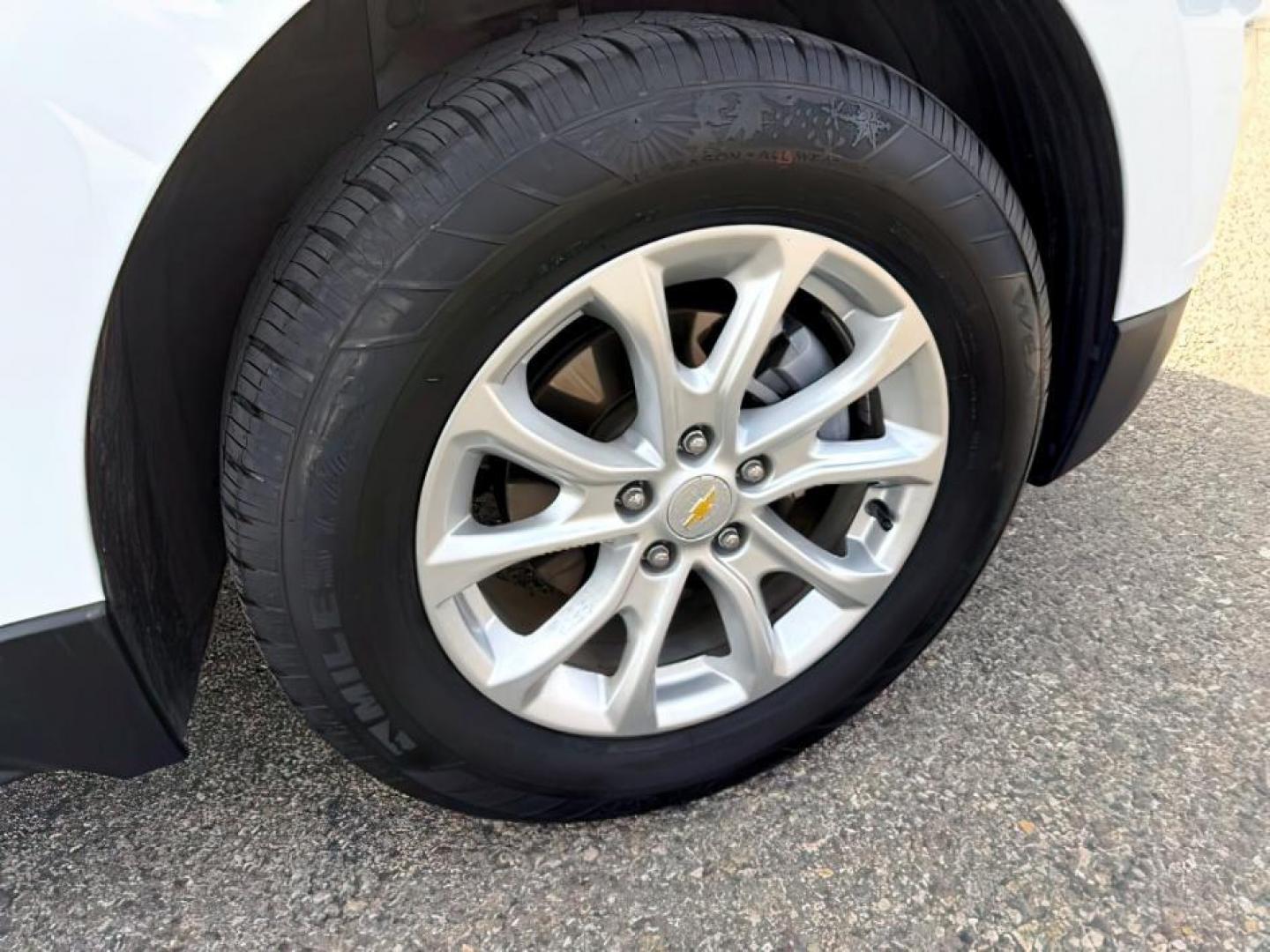 2019 Summit White /Medium Ash Gray Chevrolet Equinox LT (2GNAXUEVXK6) with an 1.5L I-4 gasoline direct injection engine, AUTOMATIC transmission, located at 1235 N Woodruff Ave., Idaho Falls, 83401, (208) 523-1053, 43.507172, -112.000488 - At Timberline Auto, finding a great deal on your next vehicle is always easy! Our experienced sales staff's goal is to help find you the right vehicle at the right price! Our knowledgeable finance department has options for almost any credit score. We offer extended service contract options to prote - Photo#10