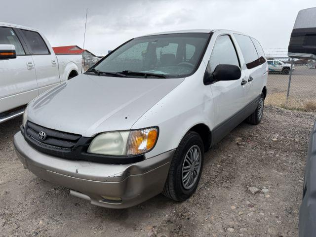 photo of 2001 Toyota Sienna CE