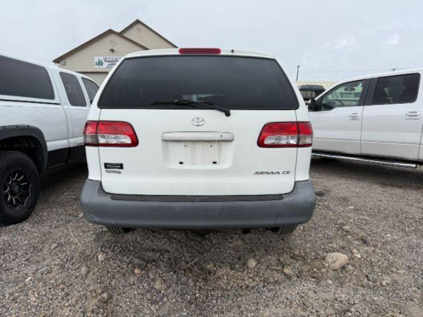2001 Super White /Gray Toyota Sienna CE (4T3ZF19C51U) with an 3L V-6 DOHC engine, AUTOMATIC transmission, located at 1235 N Woodruff Ave., Idaho Falls, 83401, (208) 523-1053, 43.507172, -112.000488 - At Timberline Auto, finding a great deal on your next vehicle is always easy! Our experienced sales staff's goal is to help find you the right vehicle at the right price! Our knowledgeable finance department has options for almost any credit score. We offer extended service contract options to prote - Photo#2