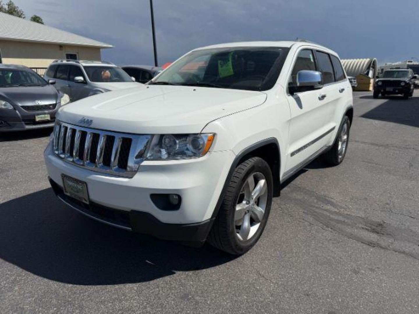 2012 WHITE /LEATHER Jeep Grand Cherokee OVERLAND (1C4RJFCT1CC) with an 5.7 engine, AUTOMATIC transmission - At Timberline Auto, finding a great deal on your next vehicle is always easy! Our experienced sales staff's goal is to help find you the right vehicle at the right price! Our knowledgeable finance department has options for almost any credit score. We offer extended service contract options to prote - Photo#23
