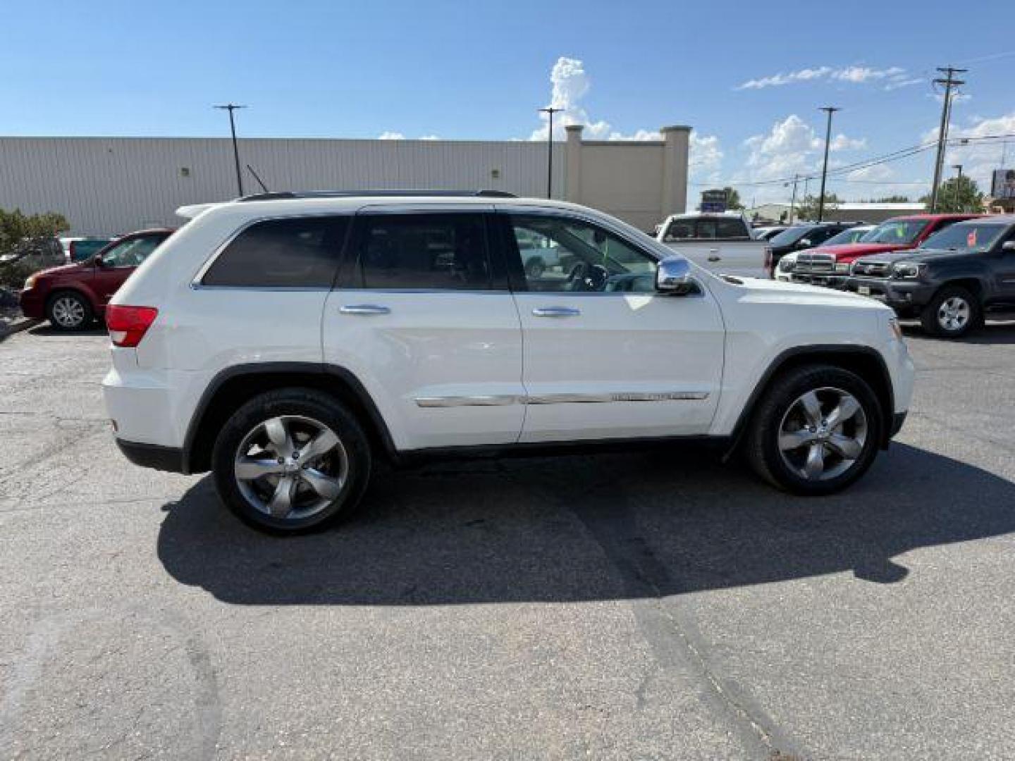 2012 WHITE /LEATHER Jeep Grand Cherokee OVERLAND (1C4RJFCT1CC) with an 5.7 engine, AUTOMATIC transmission - At Timberline Auto, finding a great deal on your next vehicle is always easy! Our experienced sales staff's goal is to help find you the right vehicle at the right price! Our knowledgeable finance department has options for almost any credit score. We offer extended service contract options to prote - Photo#29