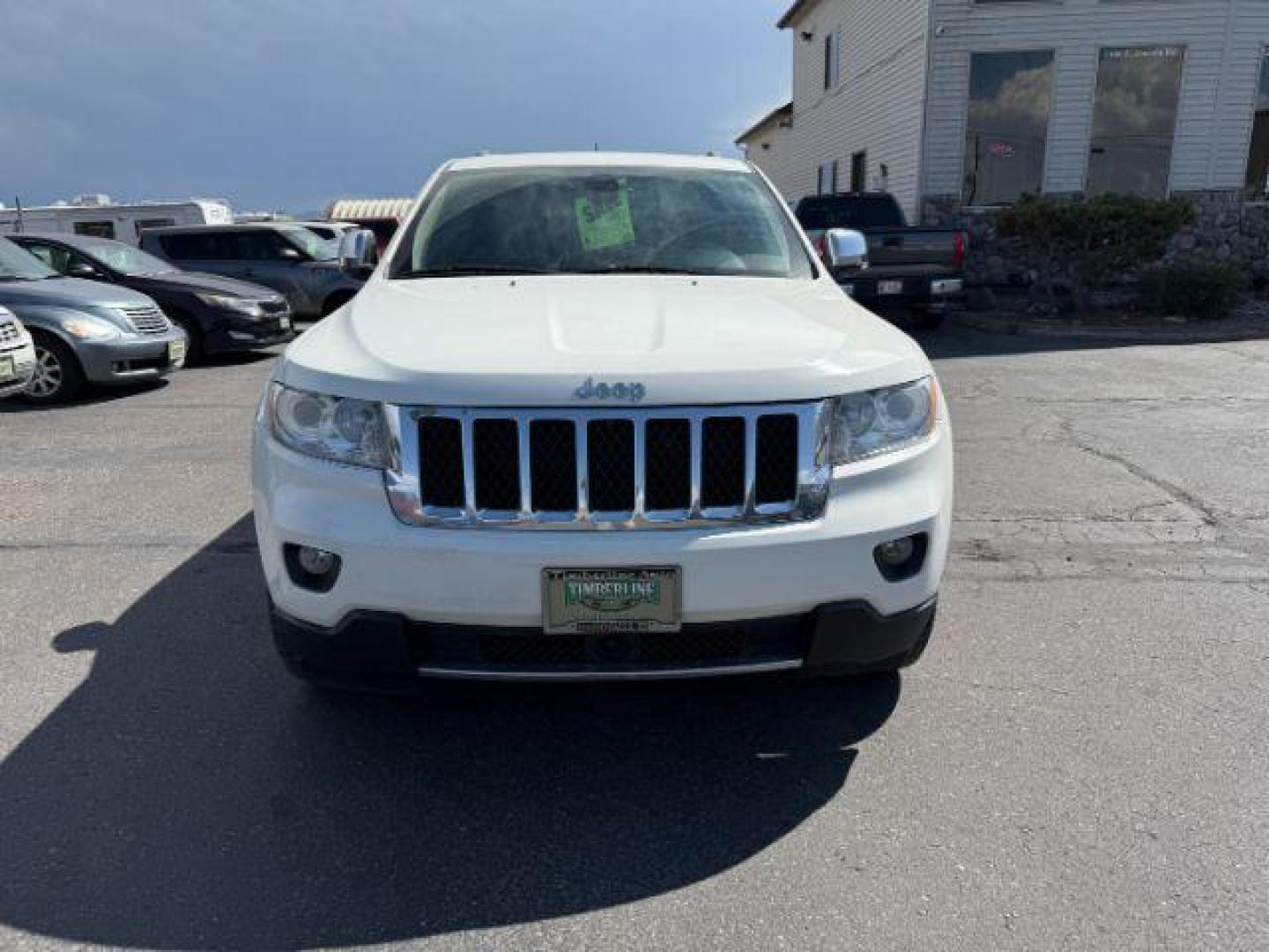 2012 WHITE /LEATHER Jeep Grand Cherokee OVERLAND (1C4RJFCT1CC) with an 5.7 engine, AUTOMATIC transmission - At Timberline Auto, finding a great deal on your next vehicle is always easy! Our experienced sales staff's goal is to help find you the right vehicle at the right price! Our knowledgeable finance department has options for almost any credit score. We offer extended service contract options to prote - Photo#31