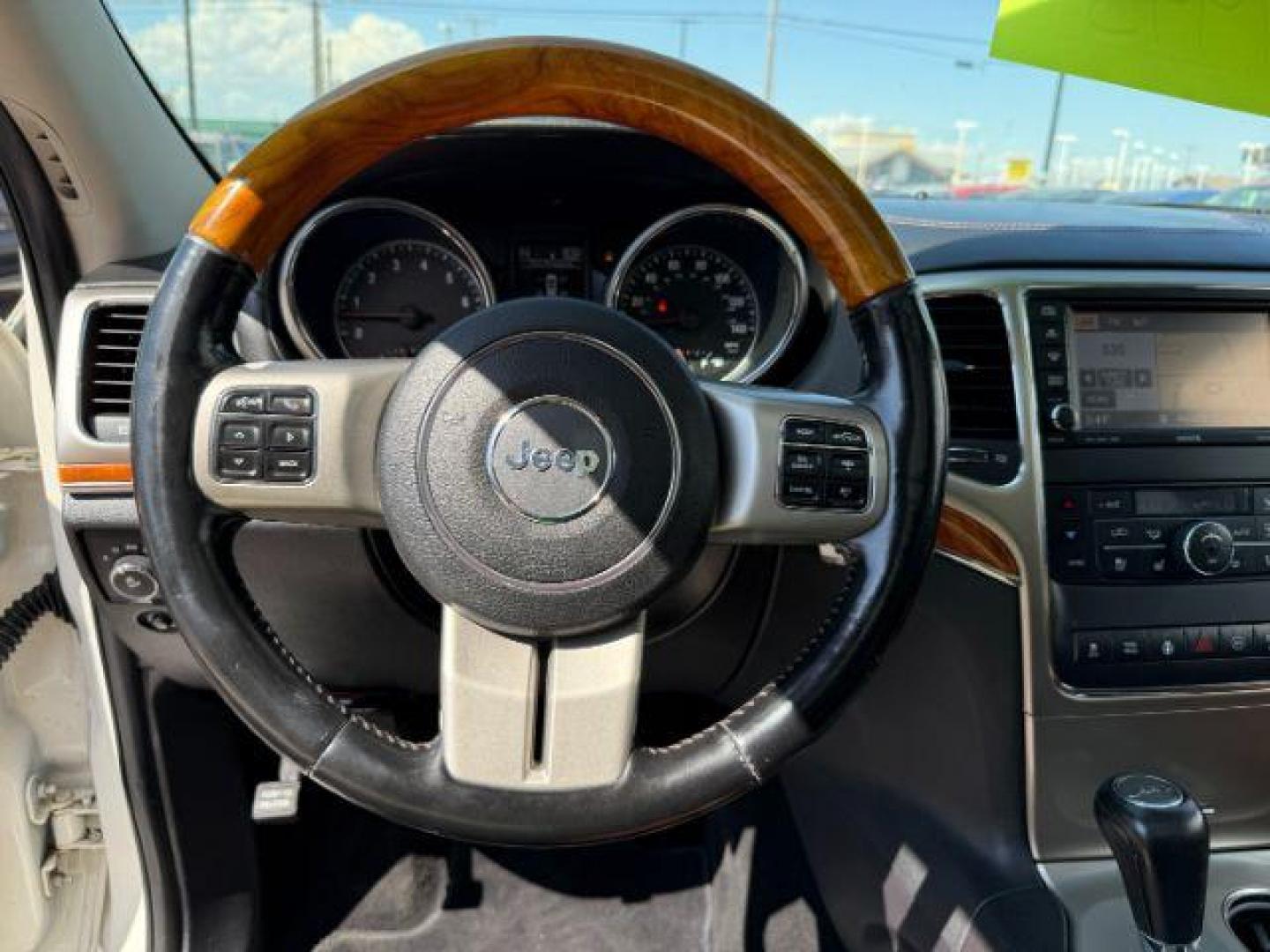 2012 WHITE /LEATHER Jeep Grand Cherokee OVERLAND (1C4RJFCT1CC) with an 5.7 engine, AUTOMATIC transmission - At Timberline Auto, finding a great deal on your next vehicle is always easy! Our experienced sales staff's goal is to help find you the right vehicle at the right price! Our knowledgeable finance department has options for almost any credit score. We offer extended service contract options to prote - Photo#36