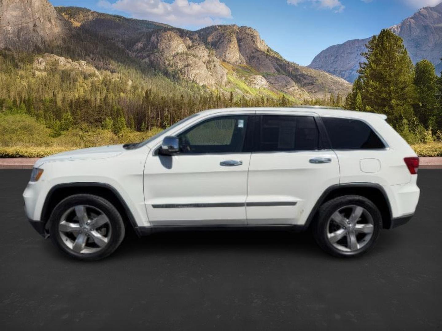 2012 WHITE /LEATHER Jeep Grand Cherokee OVERLAND (1C4RJFCT1CC) with an 5.7 engine, AUTOMATIC transmission - At Timberline Auto, finding a great deal on your next vehicle is always easy! Our experienced sales staff's goal is to help find you the right vehicle at the right price! Our knowledgeable finance department has options for almost any credit score. We offer extended service contract options to prote - Photo#1