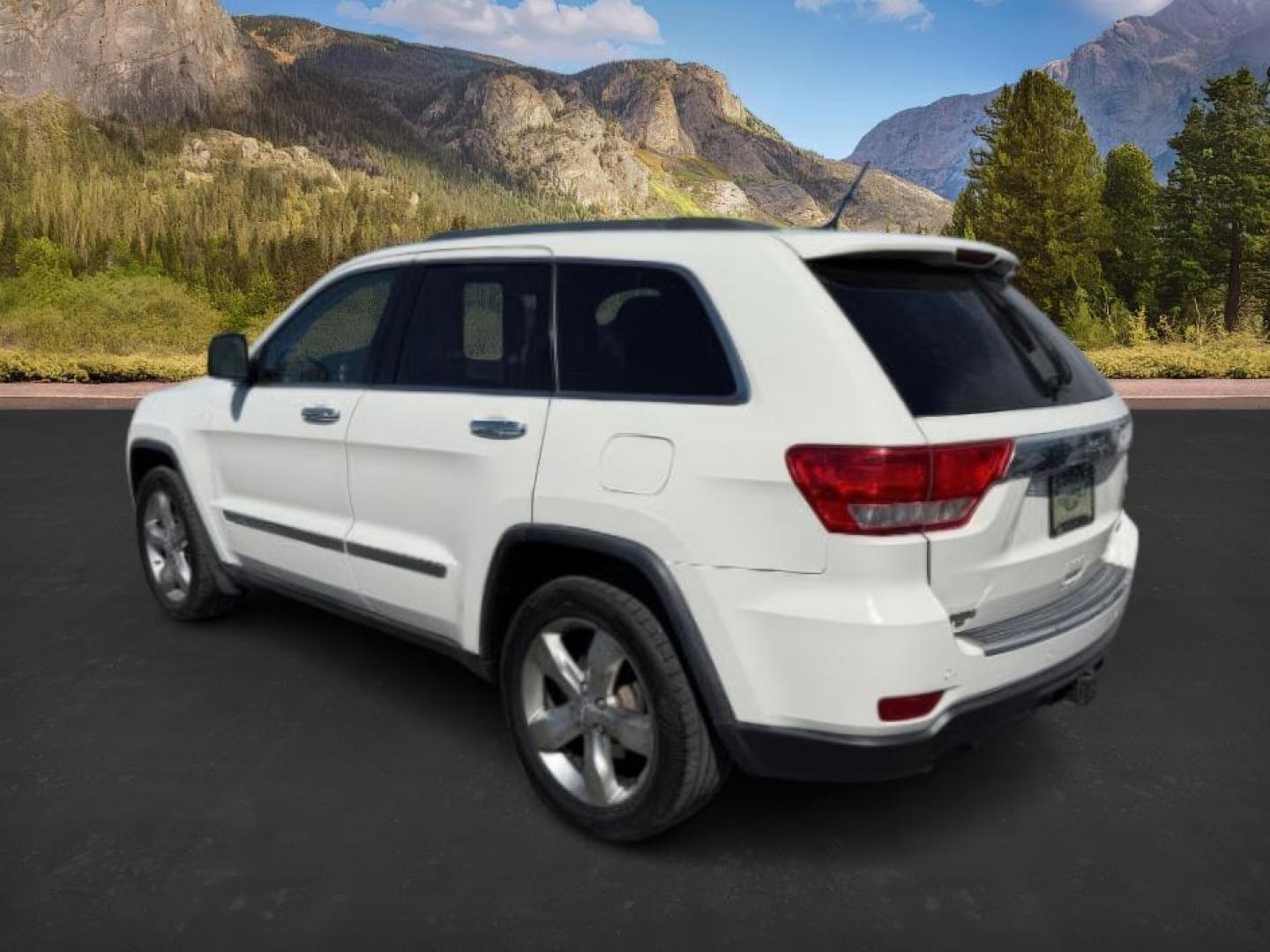 2012 WHITE /LEATHER Jeep Grand Cherokee OVERLAND (1C4RJFCT1CC) with an 5.7 engine, AUTOMATIC transmission - At Timberline Auto, finding a great deal on your next vehicle is always easy! Our experienced sales staff's goal is to help find you the right vehicle at the right price! Our knowledgeable finance department has options for almost any credit score. We offer extended service contract options to prote - Photo#2