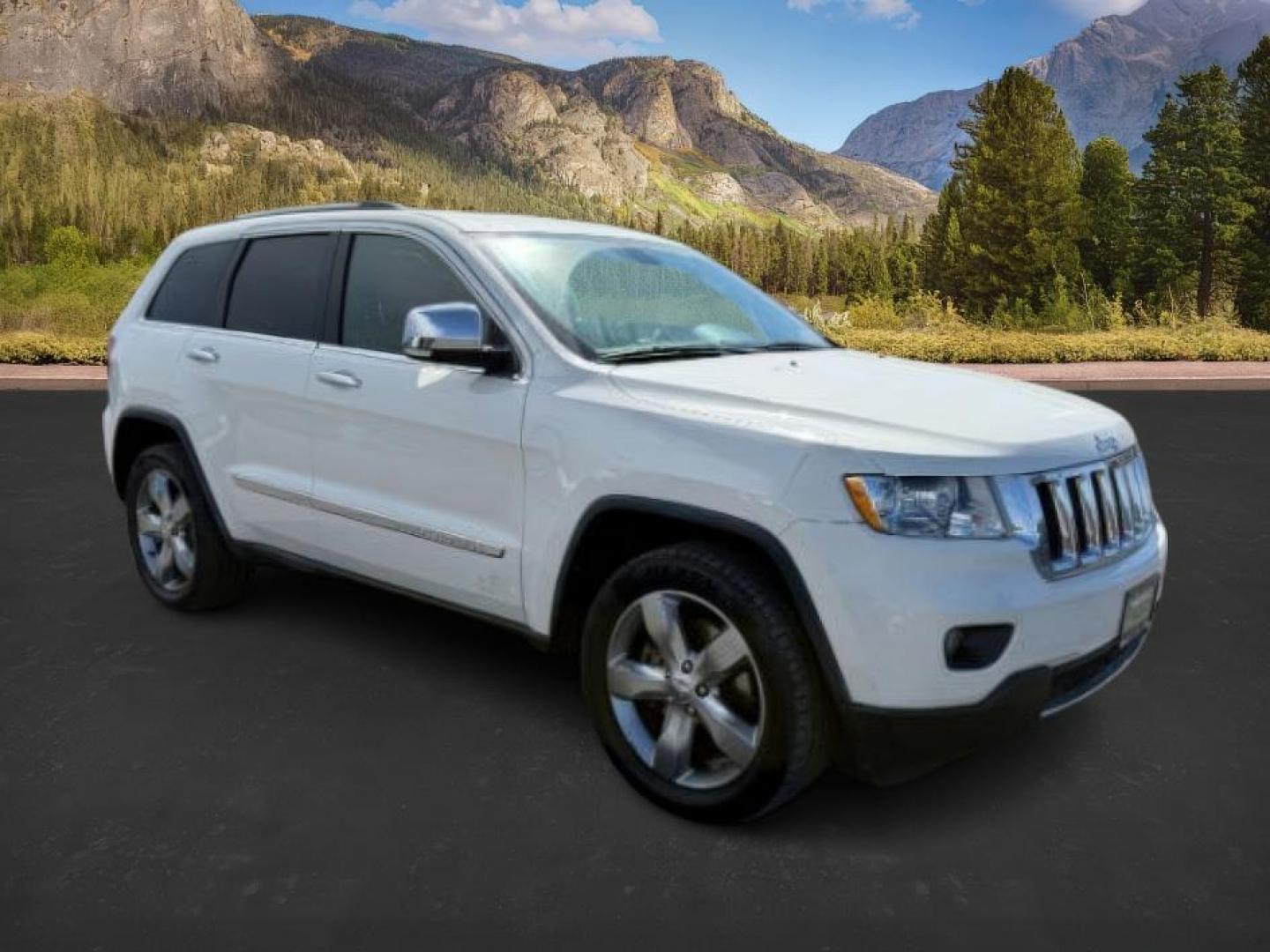 2012 WHITE /LEATHER Jeep Grand Cherokee OVERLAND (1C4RJFCT1CC) with an 5.7 engine, AUTOMATIC transmission - At Timberline Auto, finding a great deal on your next vehicle is always easy! Our experienced sales staff's goal is to help find you the right vehicle at the right price! Our knowledgeable finance department has options for almost any credit score. We offer extended service contract options to prote - Photo#7
