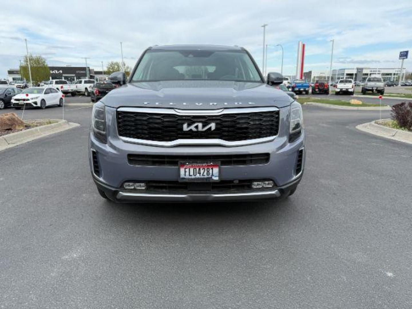 2022 Everlasting Silver /Black Kia Telluride SX (5XYP5DHC1NG) with an LAMBDA II 3.8L V-6 gasoline direct injection engine, AUTOMATIC transmission, located at 1235 N Woodruff Ave., Idaho Falls, 83401, (208) 523-1053, 43.507172, -112.000488 - At Timberline Auto, finding a great deal on your next vehicle is always easy! Our experienced sales staff's goal is to help find you the right vehicle at the right price! Our knowledgeable finance department has options for almost any credit score. We offer extended service contract options to prote - Photo#9
