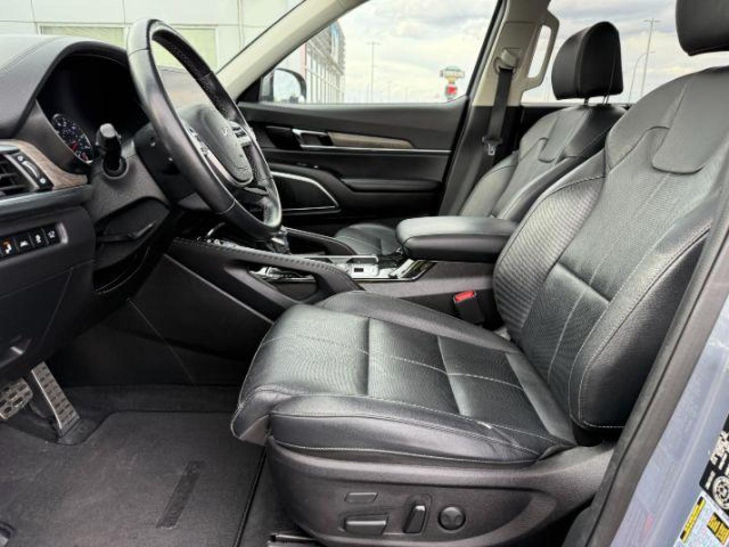 2022 Everlasting Silver /Black Kia Telluride SX (5XYP5DHC1NG) with an LAMBDA II 3.8L V-6 gasoline direct injection engine, AUTOMATIC transmission, located at 1235 N Woodruff Ave., Idaho Falls, 83401, (208) 523-1053, 43.507172, -112.000488 - At Timberline Auto, finding a great deal on your next vehicle is always easy! Our experienced sales staff's goal is to help find you the right vehicle at the right price! Our knowledgeable finance department has options for almost any credit score. We offer extended service contract options to prote - Photo#11