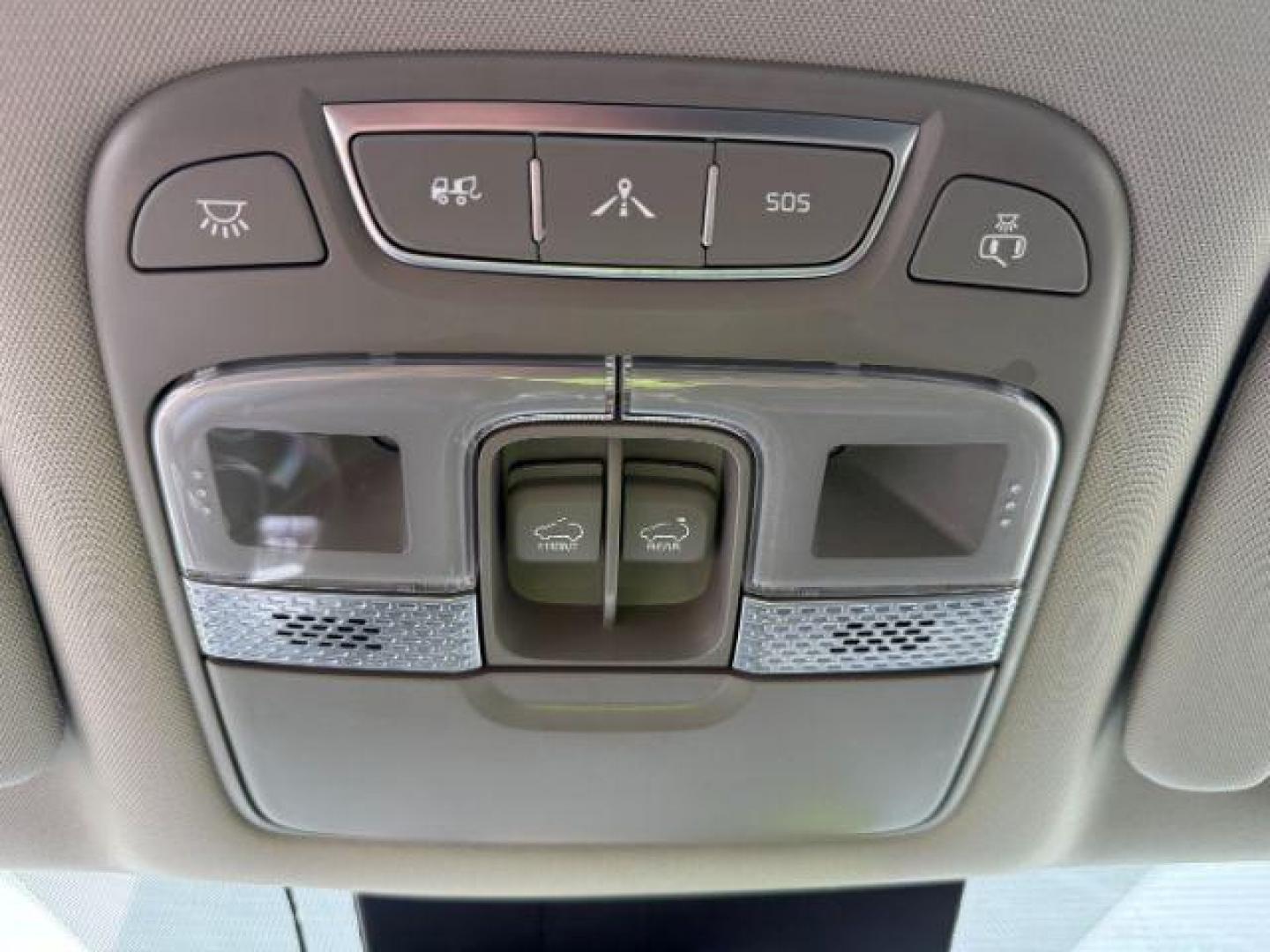 2022 Everlasting Silver /Black Kia Telluride SX (5XYP5DHC1NG) with an LAMBDA II 3.8L V-6 gasoline direct injection engine, AUTOMATIC transmission, located at 1235 N Woodruff Ave., Idaho Falls, 83401, (208) 523-1053, 43.507172, -112.000488 - At Timberline Auto, finding a great deal on your next vehicle is always easy! Our experienced sales staff's goal is to help find you the right vehicle at the right price! Our knowledgeable finance department has options for almost any credit score. We offer extended service contract options to prote - Photo#15