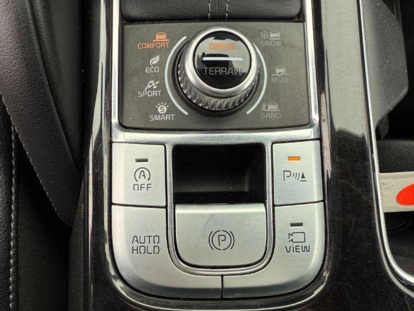 2022 Everlasting Silver /Black Kia Telluride SX (5XYP5DHC1NG) with an LAMBDA II 3.8L V-6 gasoline direct injection engine, AUTOMATIC transmission, located at 1235 N Woodruff Ave., Idaho Falls, 83401, (208) 523-1053, 43.507172, -112.000488 - At Timberline Auto, finding a great deal on your next vehicle is always easy! Our experienced sales staff's goal is to help find you the right vehicle at the right price! Our knowledgeable finance department has options for almost any credit score. We offer extended service contract options to prote - Photo#16