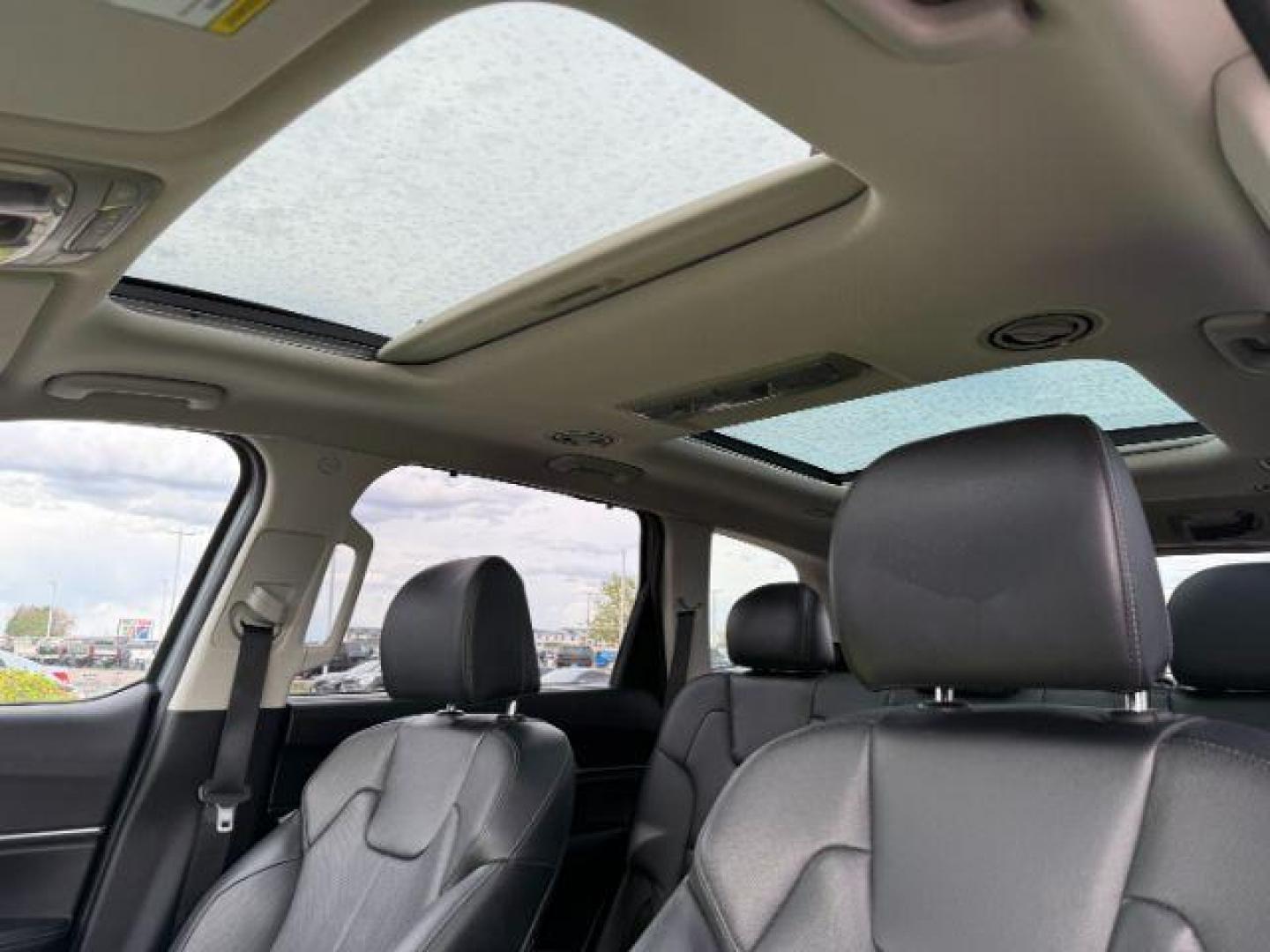 2022 Everlasting Silver /Black Kia Telluride SX (5XYP5DHC1NG) with an LAMBDA II 3.8L V-6 gasoline direct injection engine, AUTOMATIC transmission, located at 1235 N Woodruff Ave., Idaho Falls, 83401, (208) 523-1053, 43.507172, -112.000488 - At Timberline Auto, finding a great deal on your next vehicle is always easy! Our experienced sales staff's goal is to help find you the right vehicle at the right price! Our knowledgeable finance department has options for almost any credit score. We offer extended service contract options to prote - Photo#18