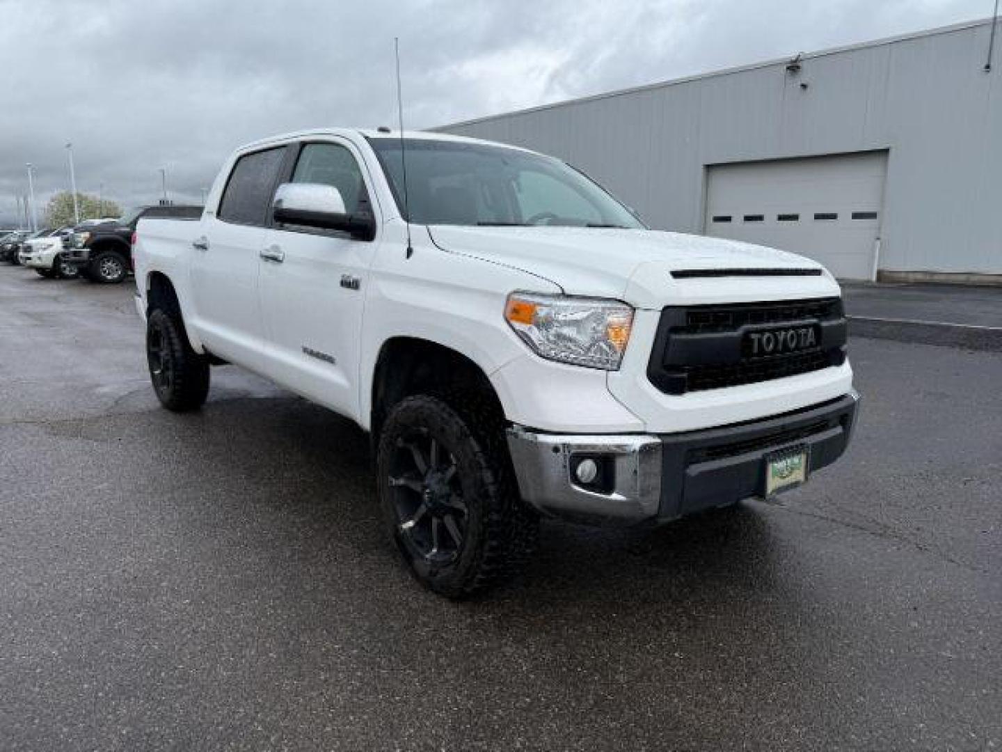 2016 Super White /Black Toyota Tundra Limited 5.7L V8 (5TFHY5F14GX) with an I-FORCE 5.7L V-8 DOHC engine, AUTOMATIC transmission, located at 1235 N Woodruff Ave., Idaho Falls, 83401, (208) 523-1053, 43.507172, -112.000488 - At Timberline Auto, finding a great deal on your next vehicle is always easy! Our experienced sales staff's goal is to help find you the right vehicle at the right price! Our knowledgeable finance department has options for almost any credit score. We offer extended service contract options to prote - Photo#8