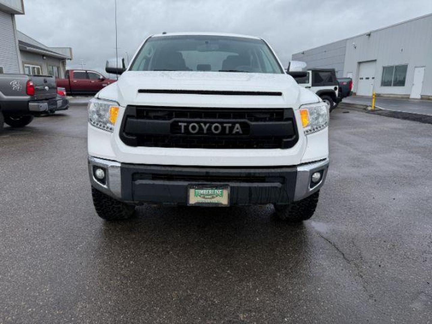 2016 Super White /Black Toyota Tundra Limited 5.7L V8 (5TFHY5F14GX) with an I-FORCE 5.7L V-8 DOHC engine, AUTOMATIC transmission, located at 1235 N Woodruff Ave., Idaho Falls, 83401, (208) 523-1053, 43.507172, -112.000488 - At Timberline Auto, finding a great deal on your next vehicle is always easy! Our experienced sales staff's goal is to help find you the right vehicle at the right price! Our knowledgeable finance department has options for almost any credit score. We offer extended service contract options to prote - Photo#9