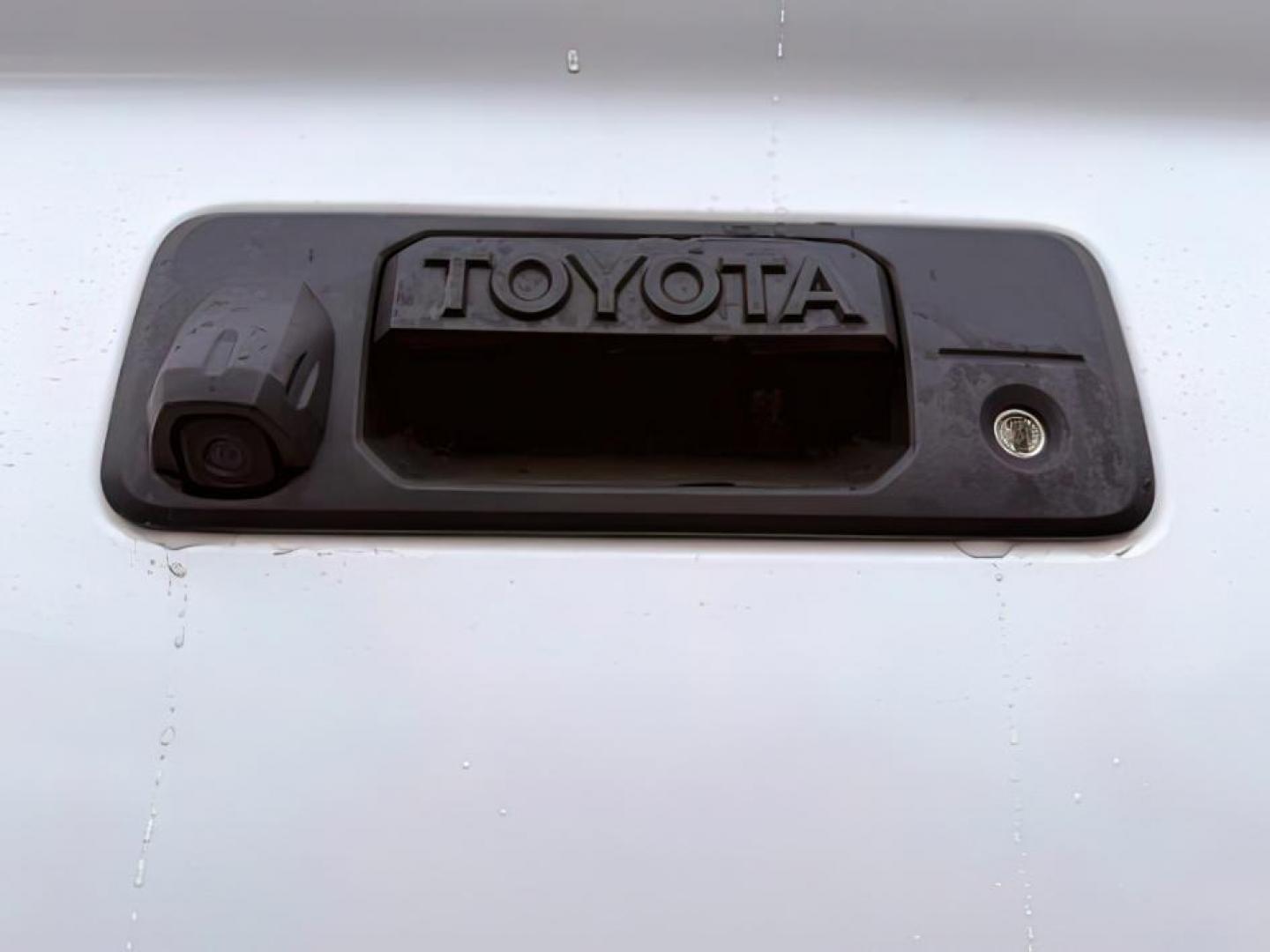 2016 Super White /Black Toyota Tundra Limited 5.7L V8 (5TFHY5F14GX) with an I-FORCE 5.7L V-8 DOHC engine, AUTOMATIC transmission, located at 1235 N Woodruff Ave., Idaho Falls, 83401, (208) 523-1053, 43.507172, -112.000488 - At Timberline Auto, finding a great deal on your next vehicle is always easy! Our experienced sales staff's goal is to help find you the right vehicle at the right price! Our knowledgeable finance department has options for almost any credit score. We offer extended service contract options to prote - Photo#4
