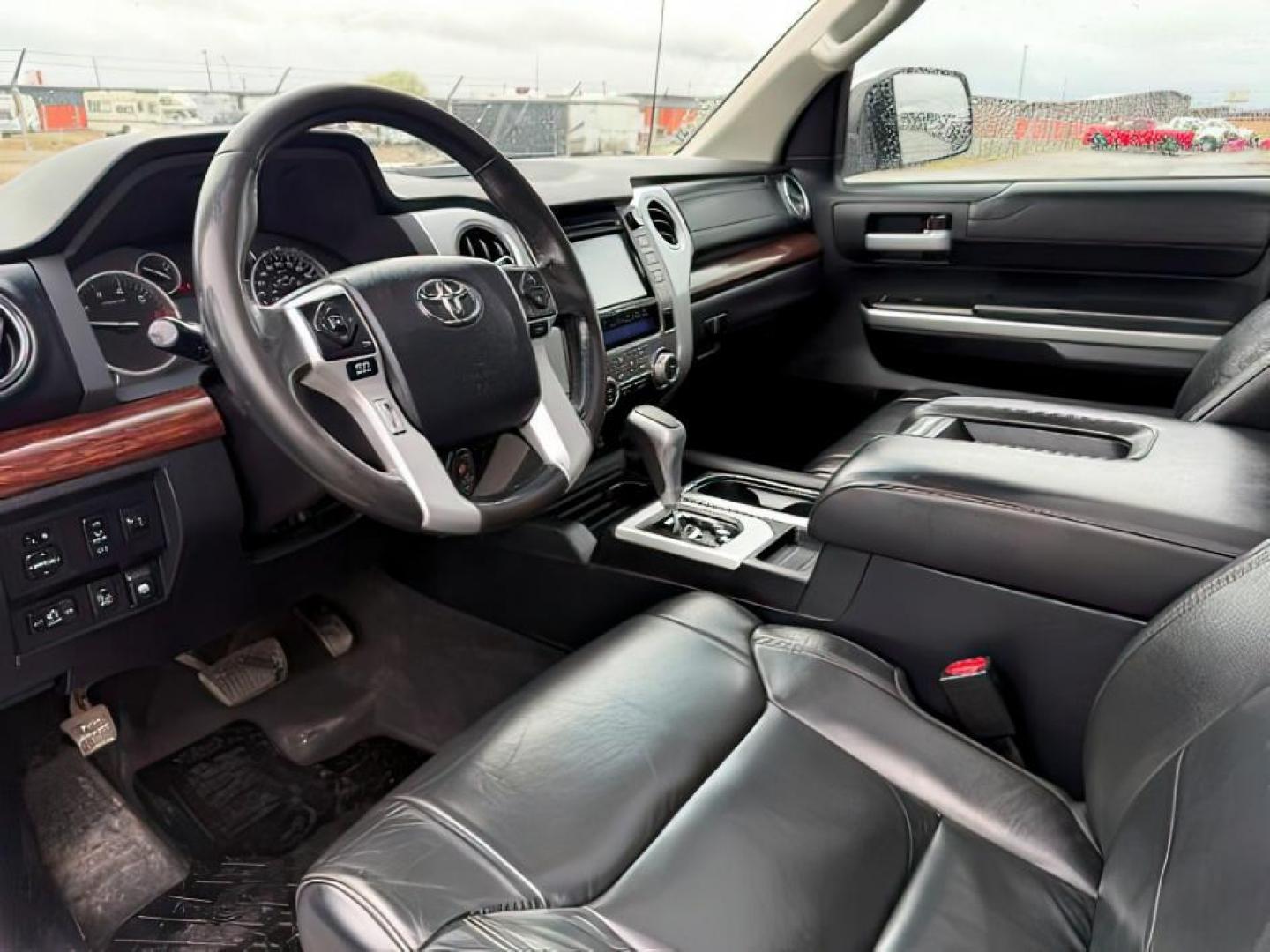 2016 Super White /Black Toyota Tundra Limited 5.7L V8 (5TFHY5F14GX) with an I-FORCE 5.7L V-8 DOHC engine, AUTOMATIC transmission, located at 1235 N Woodruff Ave., Idaho Falls, 83401, (208) 523-1053, 43.507172, -112.000488 - At Timberline Auto, finding a great deal on your next vehicle is always easy! Our experienced sales staff's goal is to help find you the right vehicle at the right price! Our knowledgeable finance department has options for almost any credit score. We offer extended service contract options to prote - Photo#12