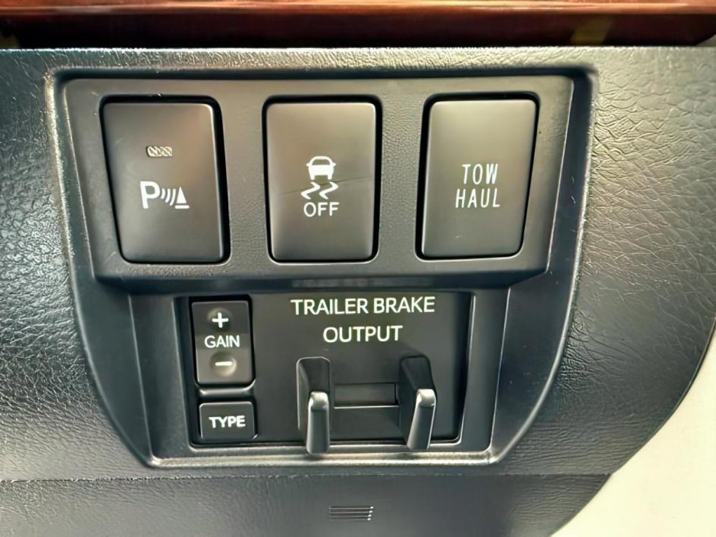2016 Super White /Black Toyota Tundra Limited 5.7L V8 (5TFHY5F14GX) with an I-FORCE 5.7L V-8 DOHC engine, AUTOMATIC transmission, located at 1235 N Woodruff Ave., Idaho Falls, 83401, (208) 523-1053, 43.507172, -112.000488 - At Timberline Auto, finding a great deal on your next vehicle is always easy! Our experienced sales staff's goal is to help find you the right vehicle at the right price! Our knowledgeable finance department has options for almost any credit score. We offer extended service contract options to prote - Photo#16