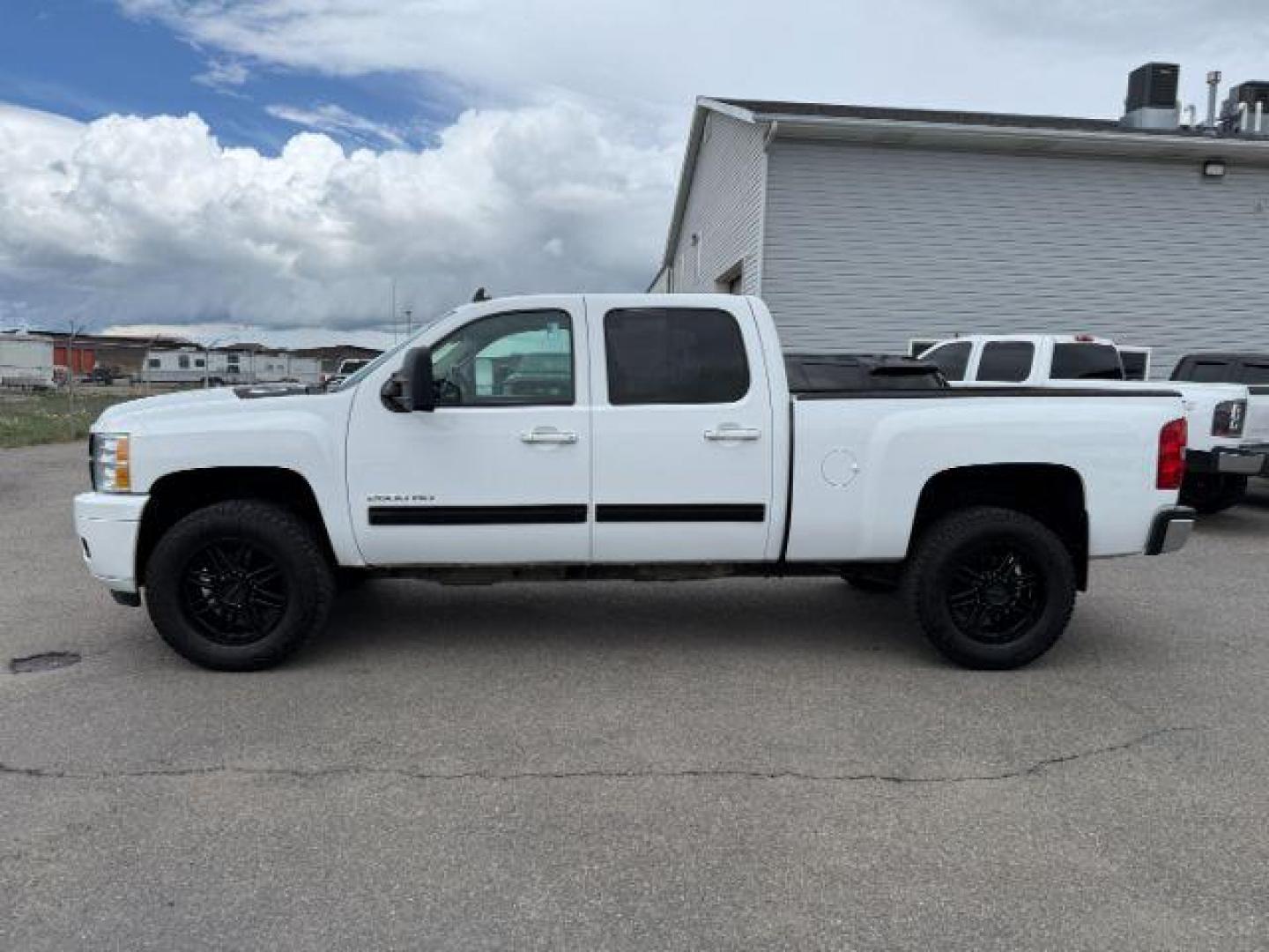 2014 Summit White /Ebony Chevrolet Silverado 2500HD LTZ (1GC1KYE8XEF) with an Duramax 6.6L V-8 diesel direct injection engine, AUTOMATIC transmission, located at 1235 N Woodruff Ave., Idaho Falls, 83401, (208) 523-1053, 43.507172, -112.000488 - At Timberline Auto, finding a great deal on your next vehicle is always easy! Our experienced sales staff's goal is to help find you the right vehicle at the right price! Our knowledgeable finance department has options for almost any credit score. We offer extended service contract options to prote - Photo#23