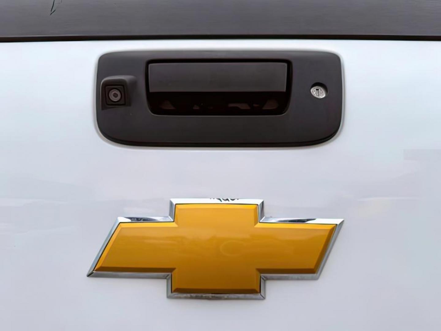 2014 Summit White /Ebony Chevrolet Silverado 2500HD LTZ (1GC1KYE8XEF) with an Duramax 6.6L V-8 diesel direct injection engine, AUTOMATIC transmission, located at 1235 N Woodruff Ave., Idaho Falls, 83401, (208) 523-1053, 43.507172, -112.000488 - At Timberline Auto, finding a great deal on your next vehicle is always easy! Our experienced sales staff's goal is to help find you the right vehicle at the right price! Our knowledgeable finance department has options for almost any credit score. We offer extended service contract options to prote - Photo#4