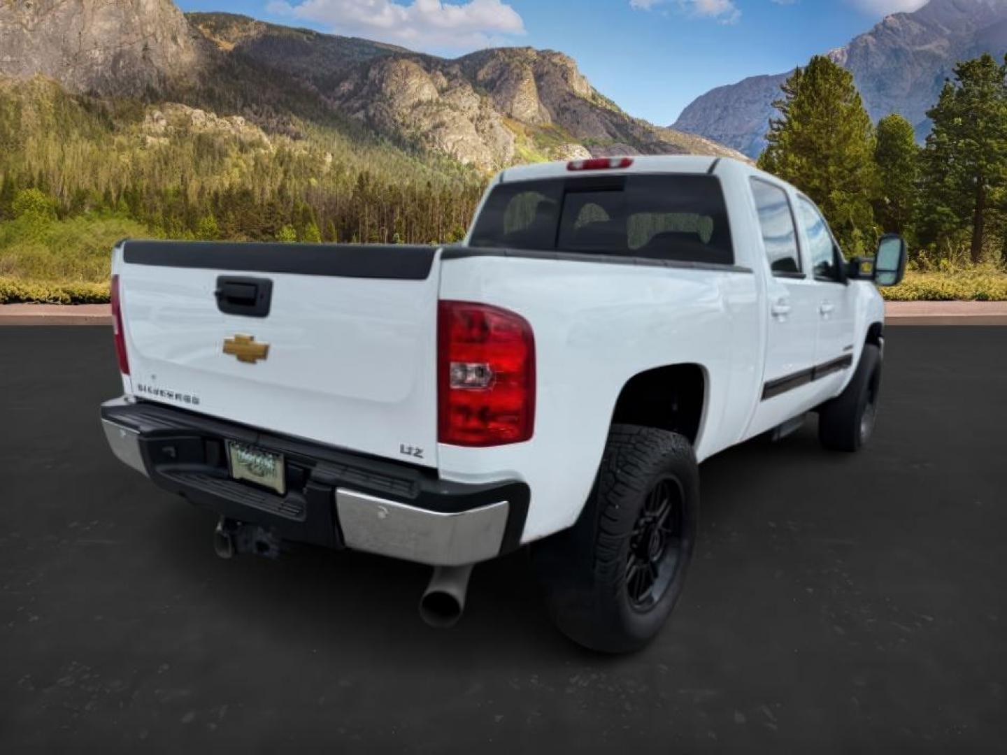 2014 Summit White /Ebony Chevrolet Silverado 2500HD LTZ (1GC1KYE8XEF) with an Duramax 6.6L V-8 diesel direct injection engine, AUTOMATIC transmission, located at 1235 N Woodruff Ave., Idaho Falls, 83401, (208) 523-1053, 43.507172, -112.000488 - At Timberline Auto, finding a great deal on your next vehicle is always easy! Our experienced sales staff's goal is to help find you the right vehicle at the right price! Our knowledgeable finance department has options for almost any credit score. We offer extended service contract options to prote - Photo#6
