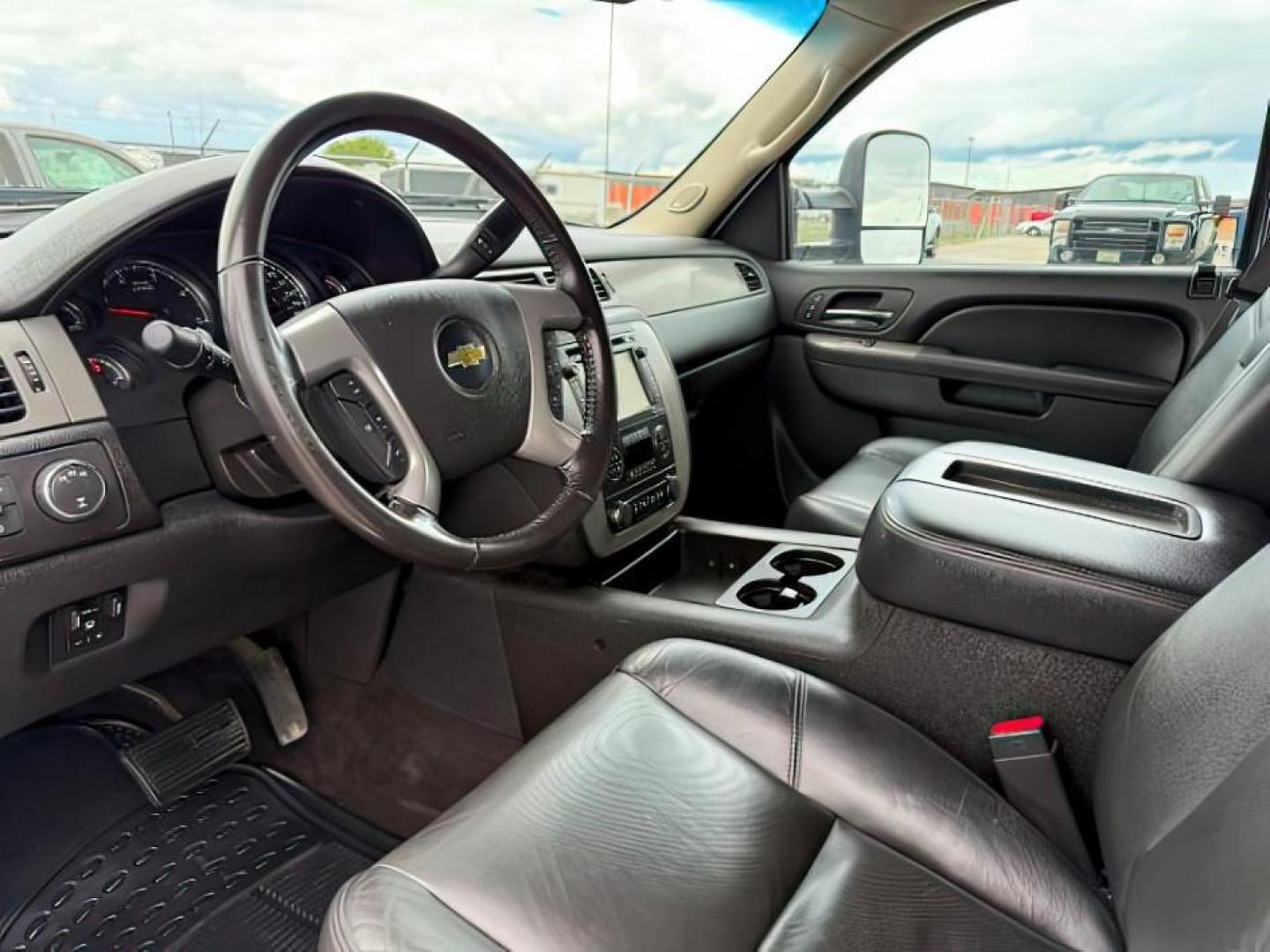 2014 Summit White /Ebony Chevrolet Silverado 2500HD LTZ (1GC1KYE8XEF) with an Duramax 6.6L V-8 diesel direct injection engine, AUTOMATIC transmission, located at 1235 N Woodruff Ave., Idaho Falls, 83401, (208) 523-1053, 43.507172, -112.000488 - At Timberline Auto, finding a great deal on your next vehicle is always easy! Our experienced sales staff's goal is to help find you the right vehicle at the right price! Our knowledgeable finance department has options for almost any credit score. We offer extended service contract options to prote - Photo#11