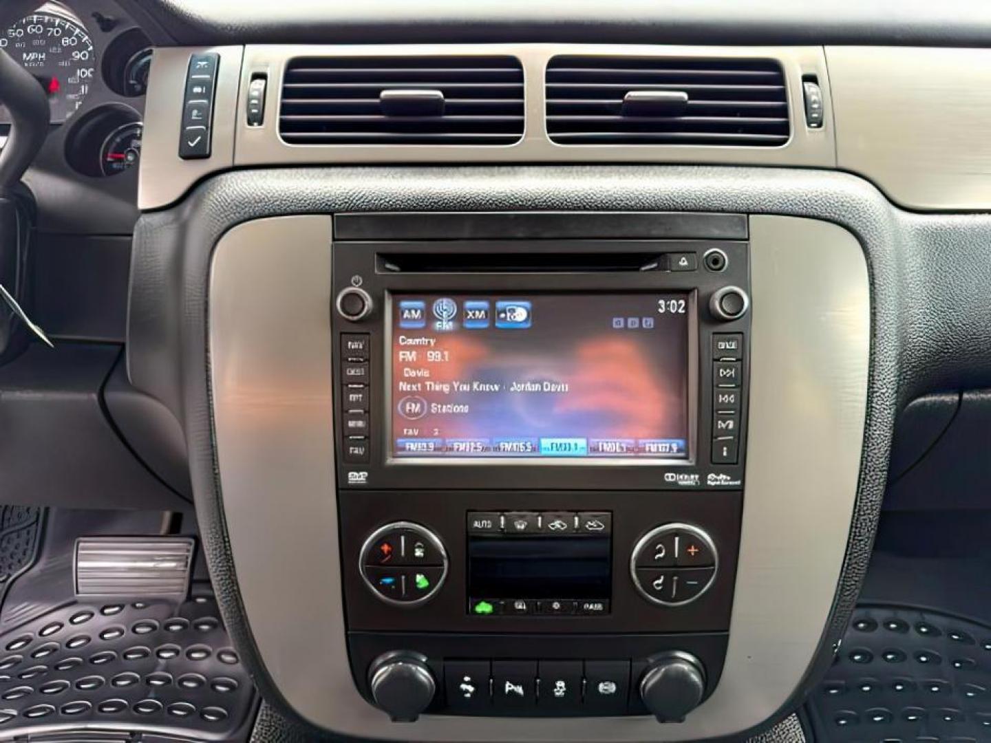 2014 Summit White /Ebony Chevrolet Silverado 2500HD LTZ (1GC1KYE8XEF) with an Duramax 6.6L V-8 diesel direct injection engine, AUTOMATIC transmission, located at 1235 N Woodruff Ave., Idaho Falls, 83401, (208) 523-1053, 43.507172, -112.000488 - At Timberline Auto, finding a great deal on your next vehicle is always easy! Our experienced sales staff's goal is to help find you the right vehicle at the right price! Our knowledgeable finance department has options for almost any credit score. We offer extended service contract options to prote - Photo#13