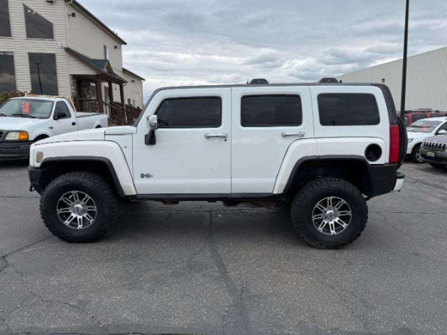 2006 WHITE /CLOTH HUMMER H3 SUV UNKNOWN (5GTDN136568) with an 3.5 engine, AUTOMATIC transmission, located at 1235 N Woodruff Ave., Idaho Falls, 83401, (208) 523-1053, 43.507172, -112.000488 - At Timberline Auto, finding a great deal on your next vehicle is always easy! Our experienced sales staff's goal is to help find you the right vehicle at the right price! Our knowledgeable finance department has options for almost any credit score. We offer extended service contract options to prote - Photo#1