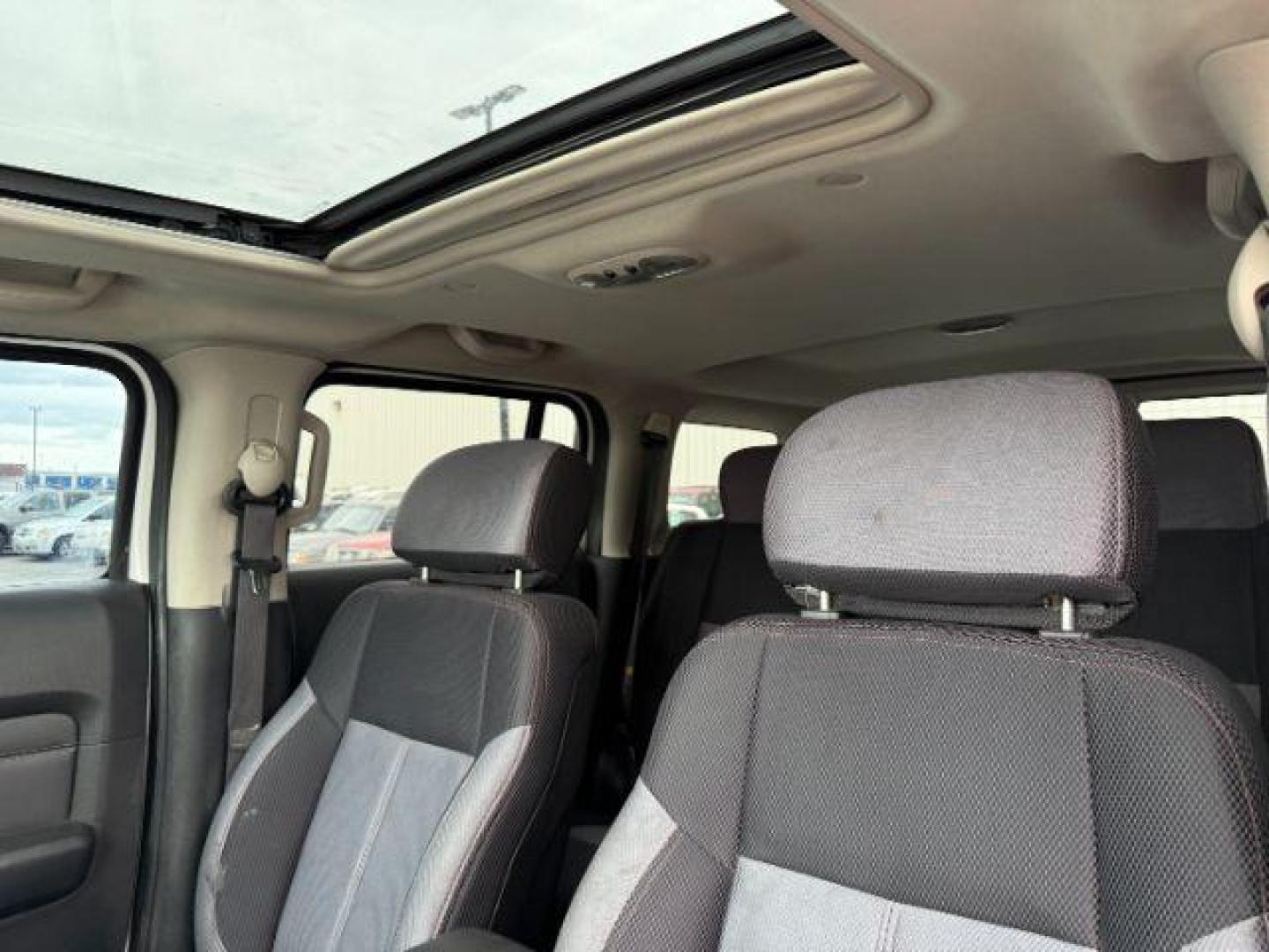 2006 WHITE /CLOTH HUMMER H3 SUV UNKNOWN (5GTDN136568) with an 3.5 engine, AUTOMATIC transmission, located at 1235 N Woodruff Ave., Idaho Falls, 83401, (208) 523-1053, 43.507172, -112.000488 - At Timberline Auto, finding a great deal on your next vehicle is always easy! Our experienced sales staff's goal is to help find you the right vehicle at the right price! Our knowledgeable finance department has options for almost any credit score. We offer extended service contract options to prote - Photo#13