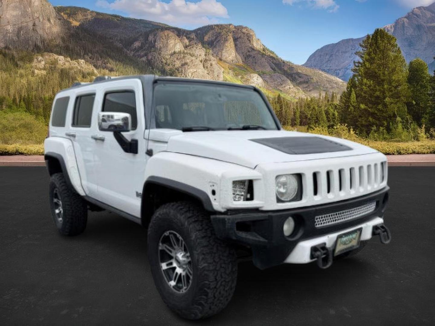 2006 WHITE /CLOTH Hummer H3 SUV (5GTDN136568) with an 35 engine, Automatic transmission, located at 1175 N Woodruff Ave, Idaho Falls, ID, 83401, 43.506901, -111.999657 - At Timberline Auto, finding a great deal on your next vehicle is always easy! Our experienced sales staff's goal is to help find you the right vehicle at the right price! Our knowledgeable finance department has options for almost any credit score. We offer extended service contract options to prote - Photo#6