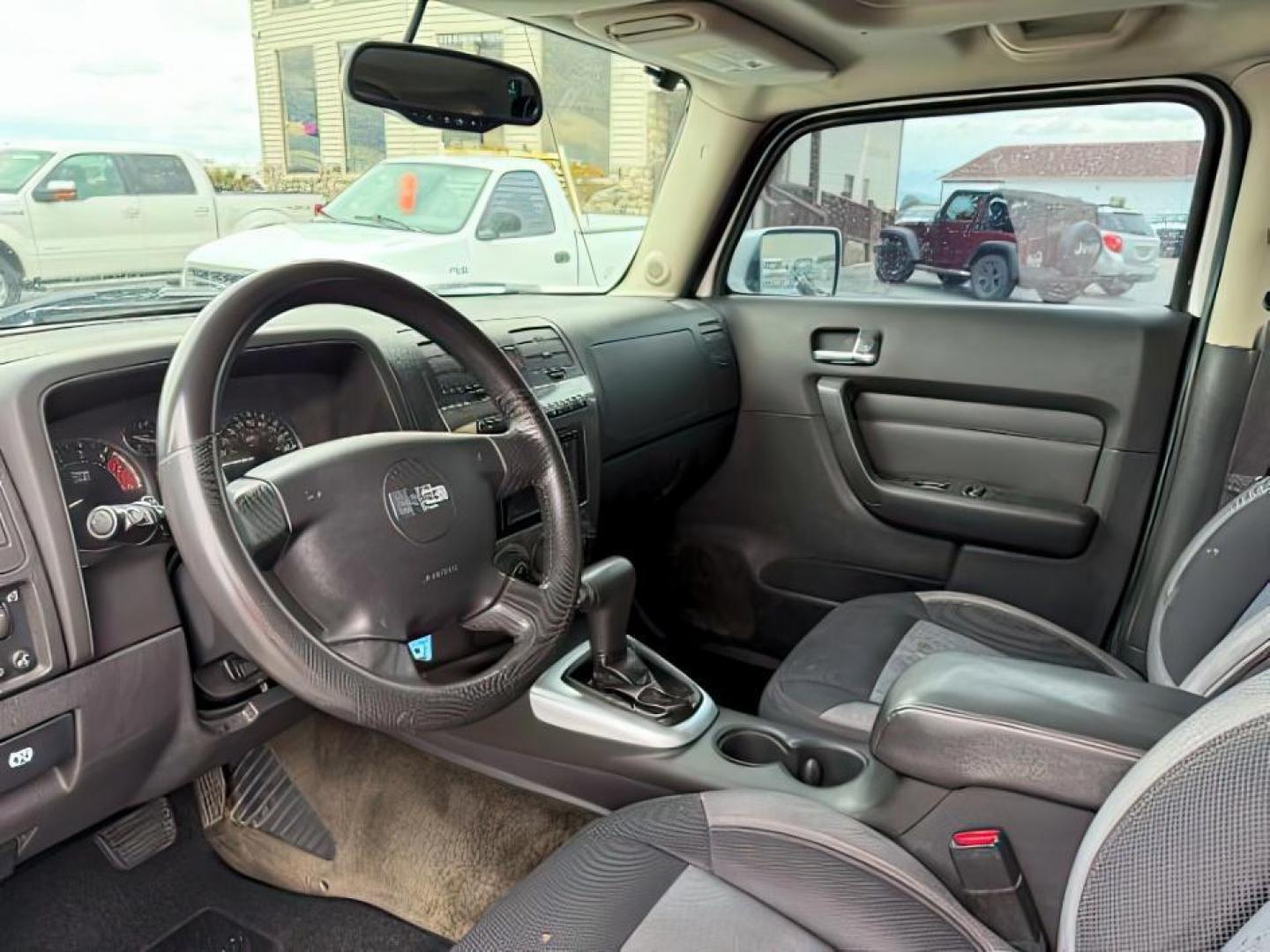 2006 WHITE /CLOTH Hummer H3 SUV (5GTDN136568) with an 35 engine, Automatic transmission, located at 1175 N Woodruff Ave, Idaho Falls, ID, 83401, 43.506901, -111.999657 - At Timberline Auto, finding a great deal on your next vehicle is always easy! Our experienced sales staff's goal is to help find you the right vehicle at the right price! Our knowledgeable finance department has options for almost any credit score. We offer extended service contract options to prote - Photo#10