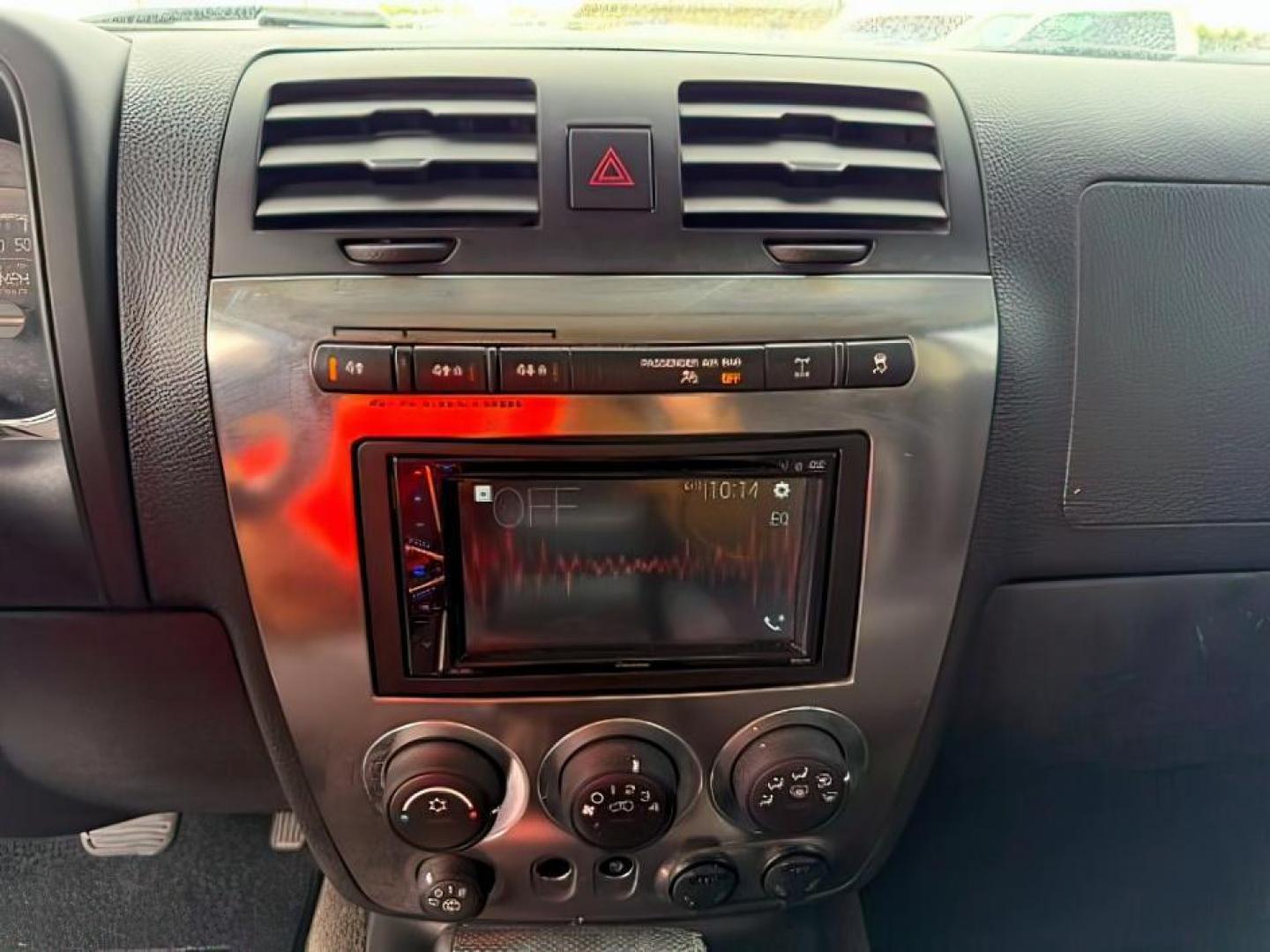 2006 WHITE /CLOTH Hummer H3 SUV (5GTDN136568) with an 35 engine, Automatic transmission, located at 1175 N Woodruff Ave, Idaho Falls, ID, 83401, 43.506901, -111.999657 - At Timberline Auto, finding a great deal on your next vehicle is always easy! Our experienced sales staff's goal is to help find you the right vehicle at the right price! Our knowledgeable finance department has options for almost any credit score. We offer extended service contract options to prote - Photo#12