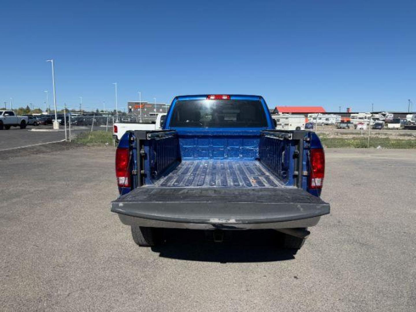 2017 Blue Streak Pearlcoat /Diesel Gray/Black Ram 2500 Tradesman Crew Cab 4x4 6'4 Box (3C6UR5CJ4HG) with an HEMI 6.4L V-8 VVT variable valve control engine, AUTOMATIC transmission, located at 1235 N Woodruff Ave., Idaho Falls, 83401, (208) 523-1053, 43.507172, -112.000488 - At Timberline Auto, finding a great deal on your next vehicle is always easy! Our experienced sales staff's goal is to help find you the right vehicle at the right price! Our knowledgeable finance department has options for almost any credit score. We offer extended service contract options to prote - Photo#5