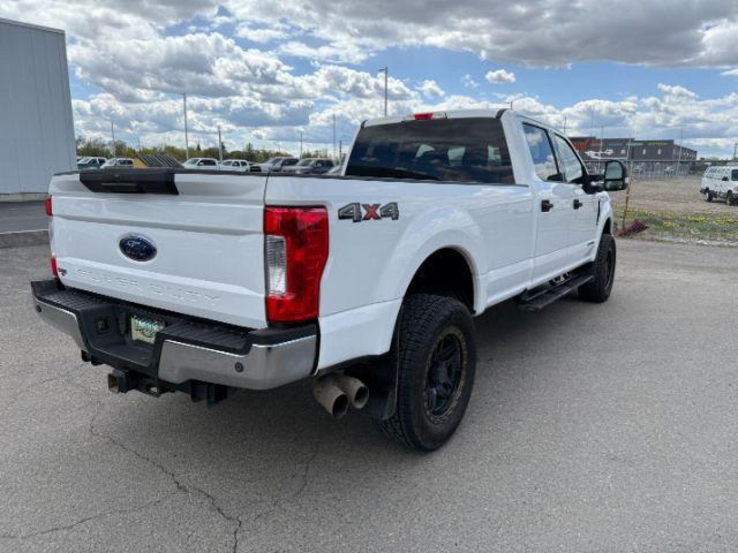 2018 Oxford White /Medium Earth Gray Ford F-350 XLT (1FT8W3BT0JE) with an Powerstroke 6.7L V-8 diesel direct injection engine, AUTOMATIC transmission, located at 1235 N Woodruff Ave., Idaho Falls, 83401, (208) 523-1053, 43.507172, -112.000488 - Photo#6