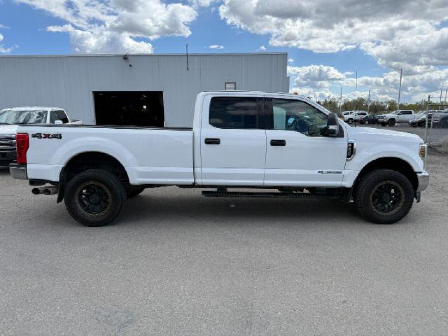 2018 Oxford White /Medium Earth Gray Ford F-350 XLT (1FT8W3BT0JE) with an Powerstroke 6.7L V-8 diesel direct injection engine, AUTOMATIC transmission, located at 1235 N Woodruff Ave., Idaho Falls, 83401, (208) 523-1053, 43.507172, -112.000488 - Photo#7