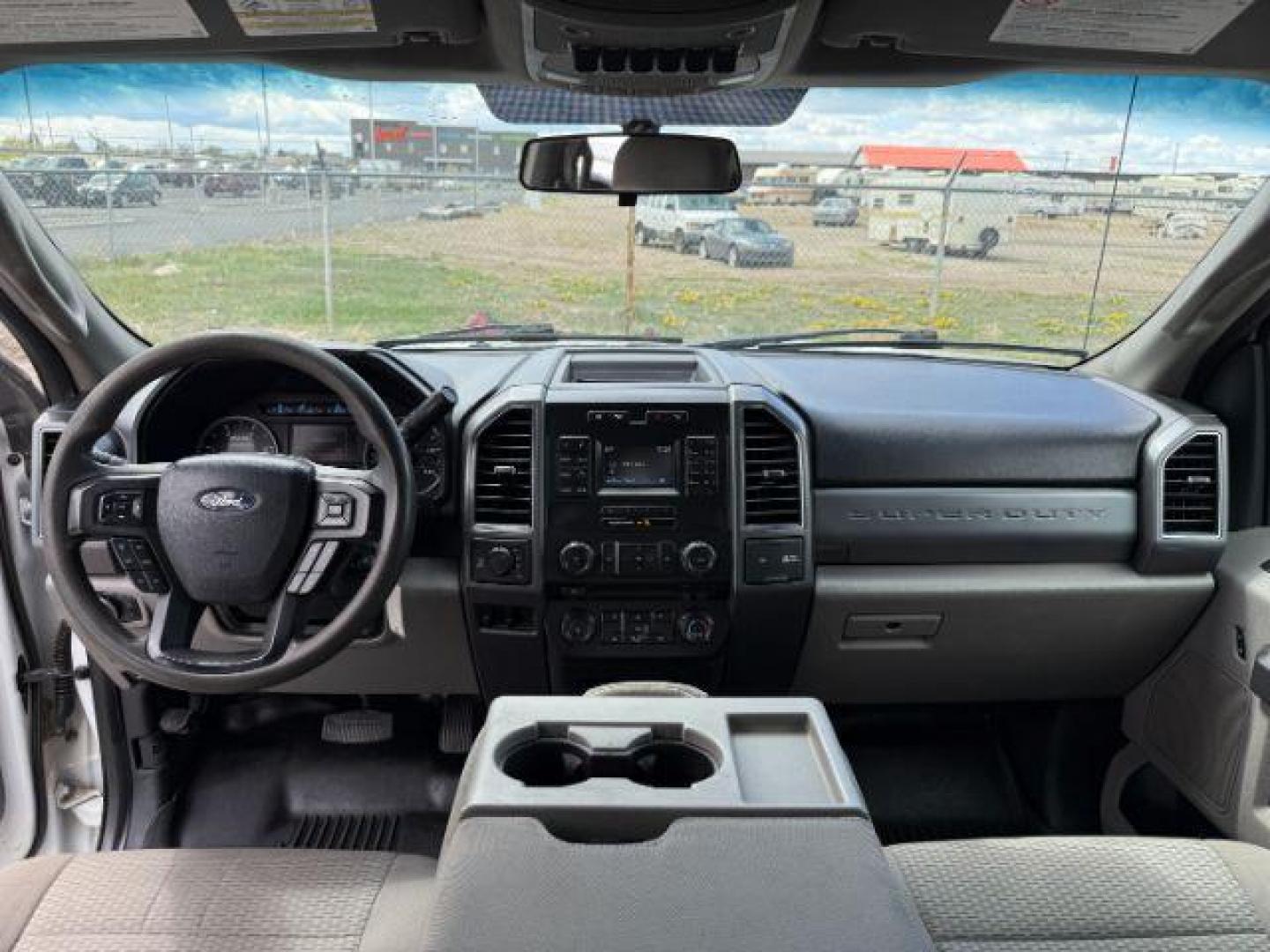 2018 Oxford White /Medium Earth Gray Ford F-350 XLT (1FT8W3BT0JE) with an Powerstroke 6.7L V-8 diesel direct injection engine, AUTOMATIC transmission, located at 1235 N Woodruff Ave., Idaho Falls, 83401, (208) 523-1053, 43.507172, -112.000488 - Photo#21