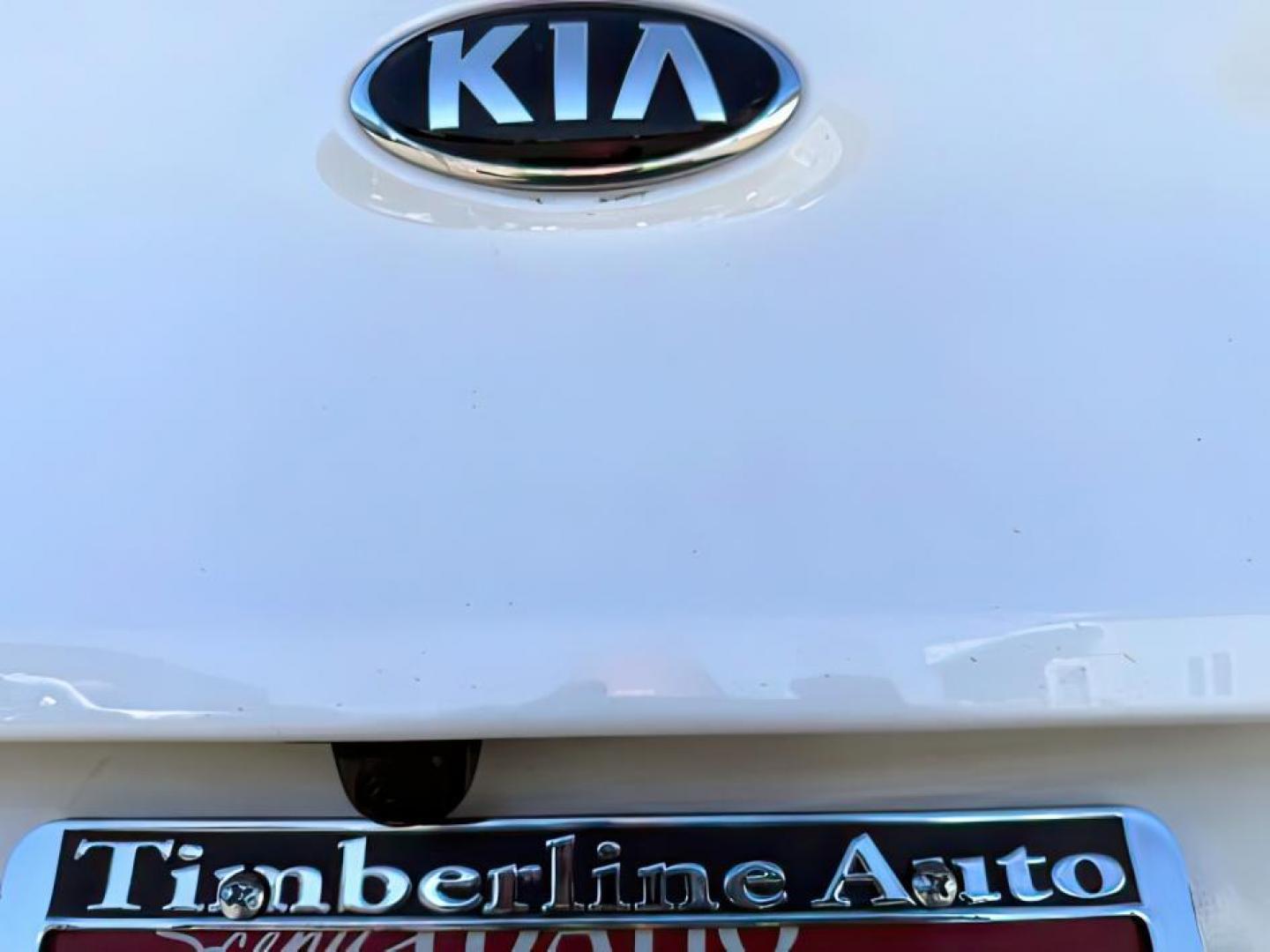 2022 Snow White Pearl /Black Kia Sportage SX Turbo (KNDPRCA64N7) with an 2L I-4 gasoline direct injection engine, AUTOMATIC transmission, located at 1235 N Woodruff Ave., Idaho Falls, 83401, (208) 523-1053, 43.507172, -112.000488 - At Timberline Auto, finding a great deal on your next vehicle is always easy! Our experienced sales staff's goal is to help find you the right vehicle at the right price! Our knowledgeable finance department has options for almost any credit score. We offer extended service contract options to prote - Photo#4